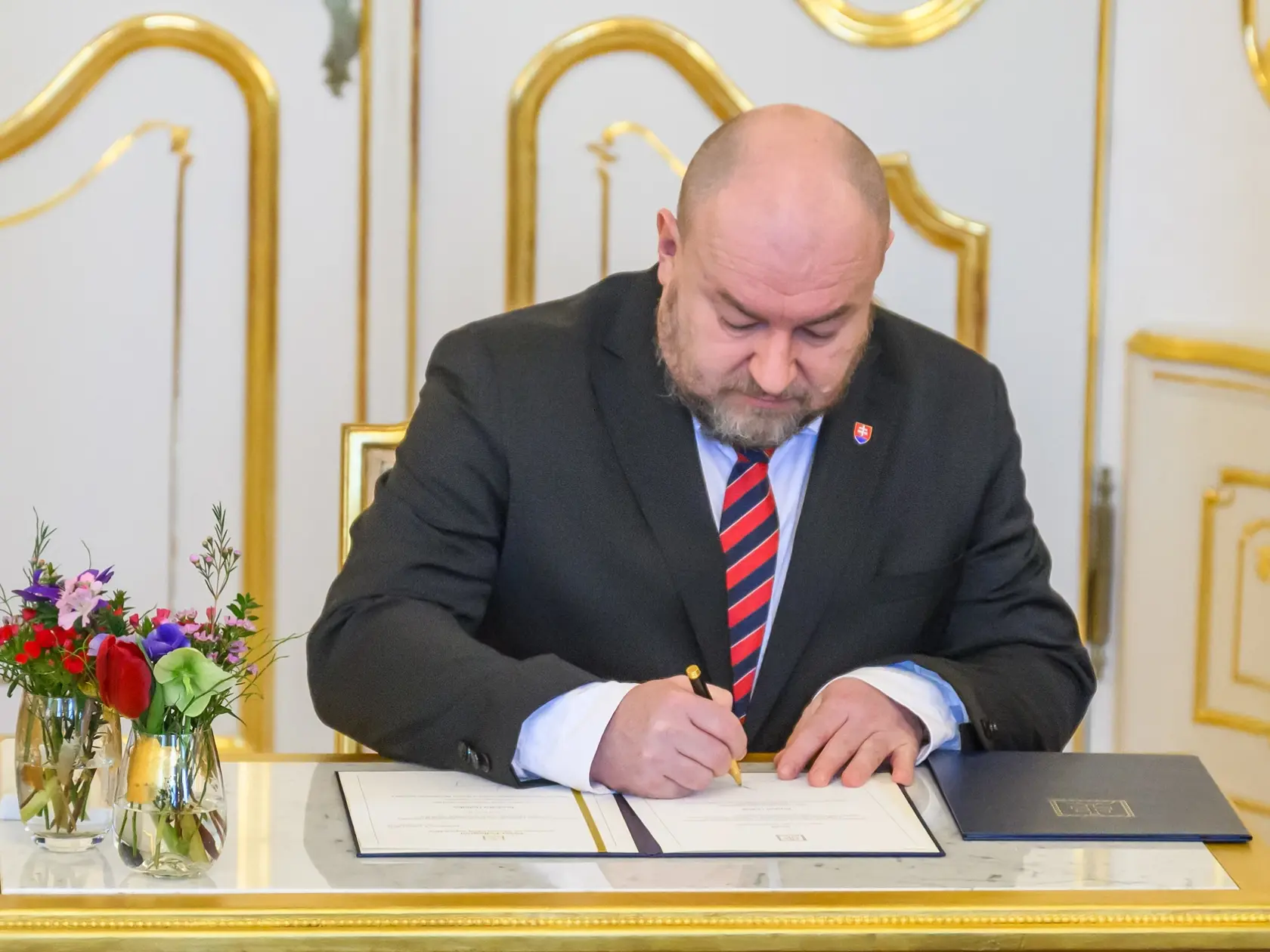 Vymenovanie nového ministra cestovného ruchu a športu SR Rudolfa Huliaka (nominant Smer-SD) v Prezidentskom paláci v Bratislave 5. marca 2025. 