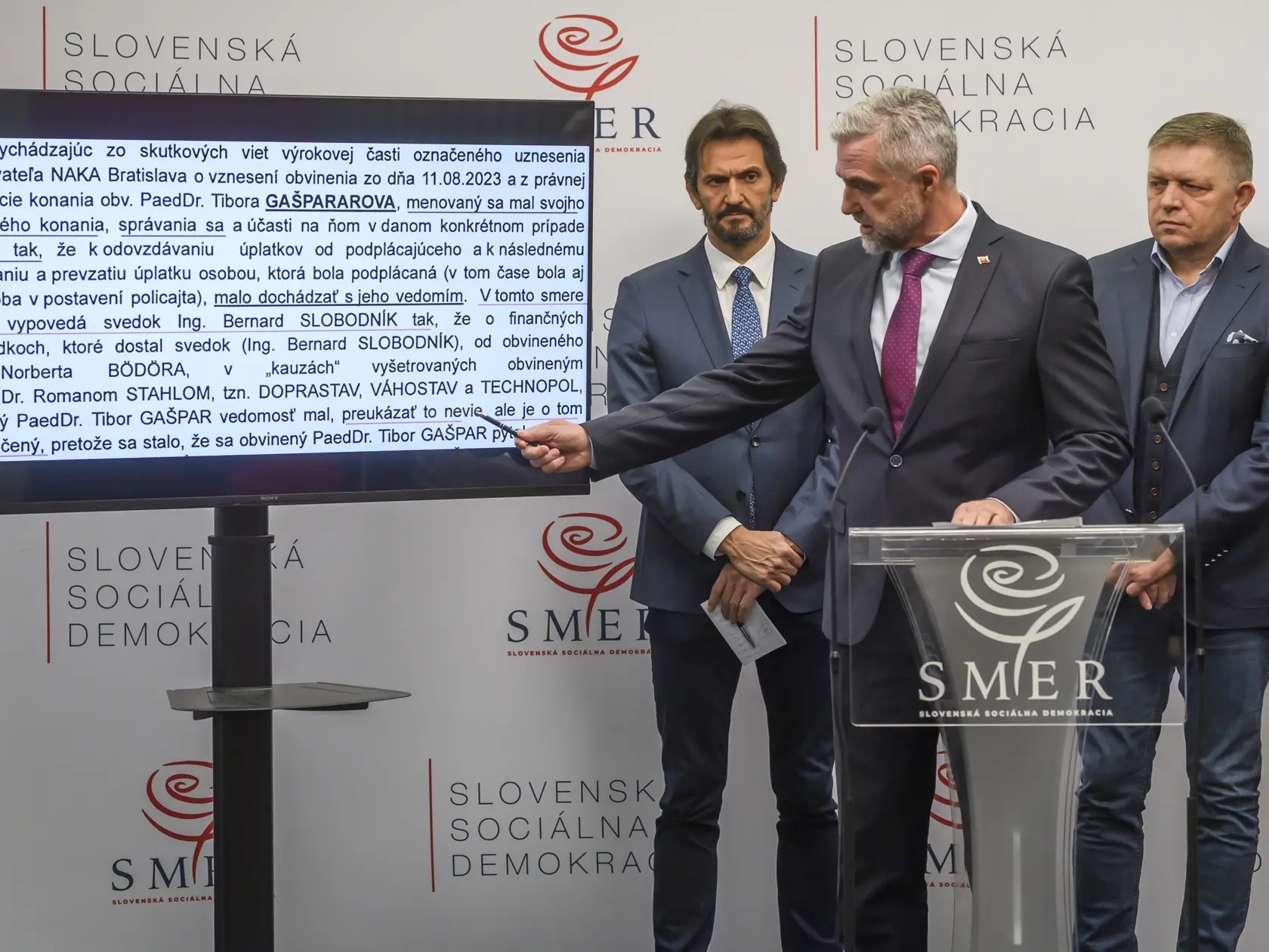 Dôvodom je vraj skrátené legislatívne konanie k novele Trestného zákona a zrušeniu Úradu špeciálnej prokuratúry. Podľa Gašpara ho však chcú aj umlčať.  FOTO TASR - Jaroslav Novák