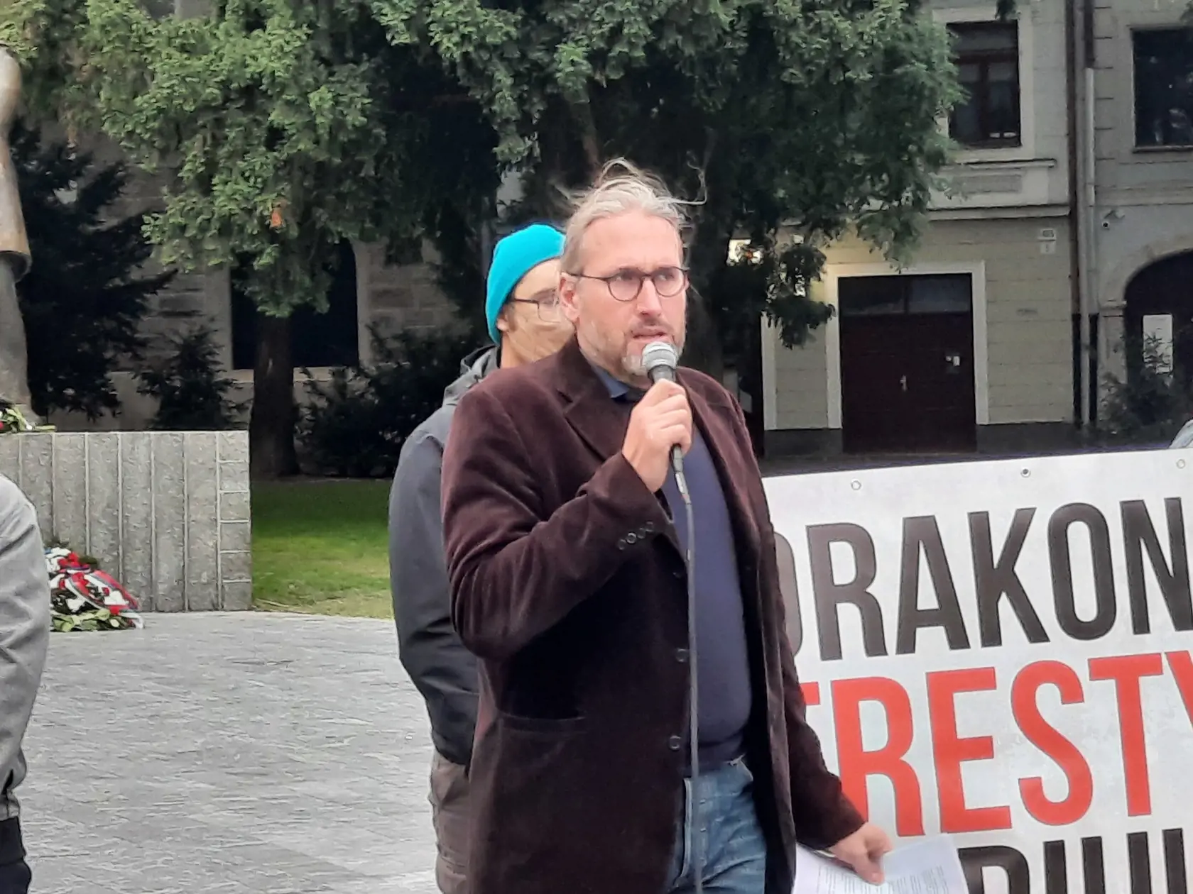 Na zhromaždení Sloboda pre Roba na námestí SNP vystúpil aj europoslanec Martin Hojsík.