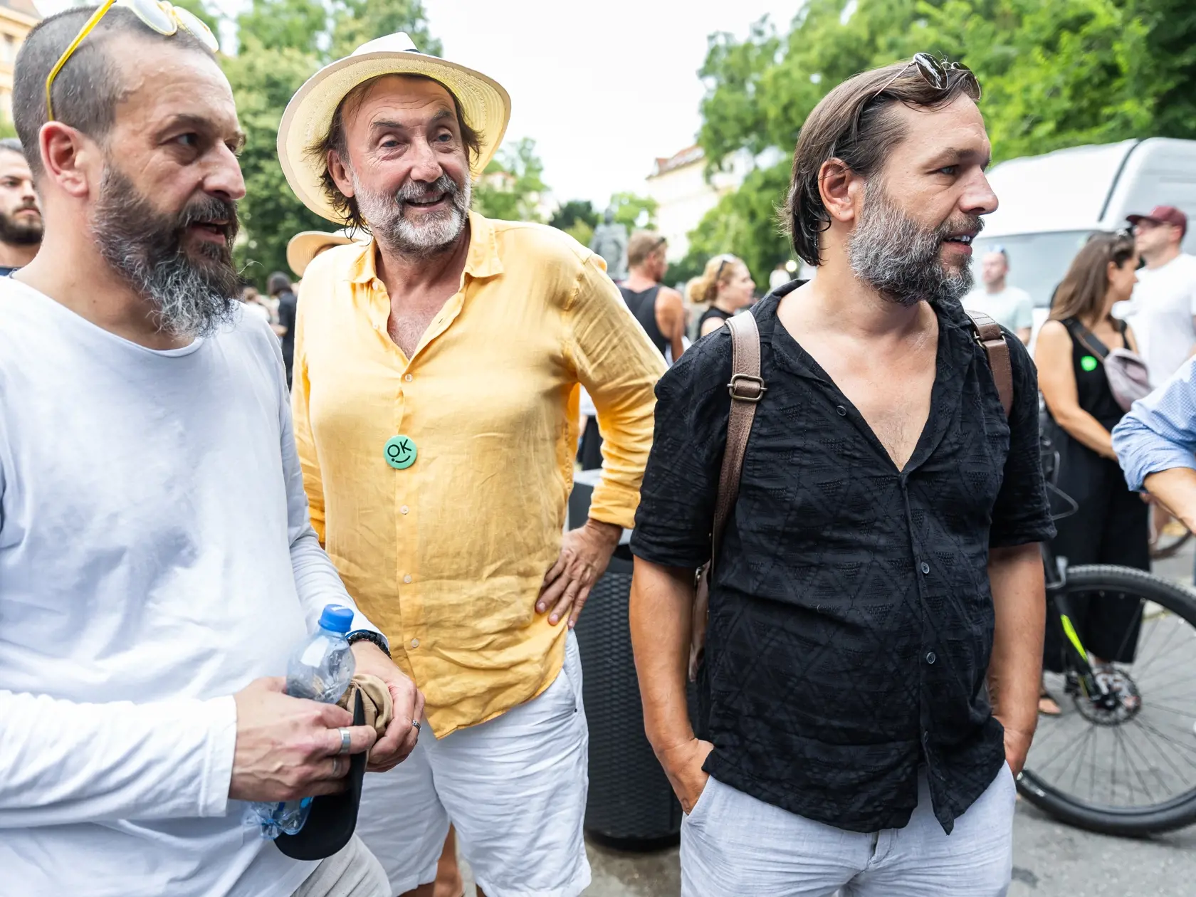 Protest proti krokom ministerstva kultúry v Bratislave. Na snímke Ady Hajdu a Kamil Mikulčík.