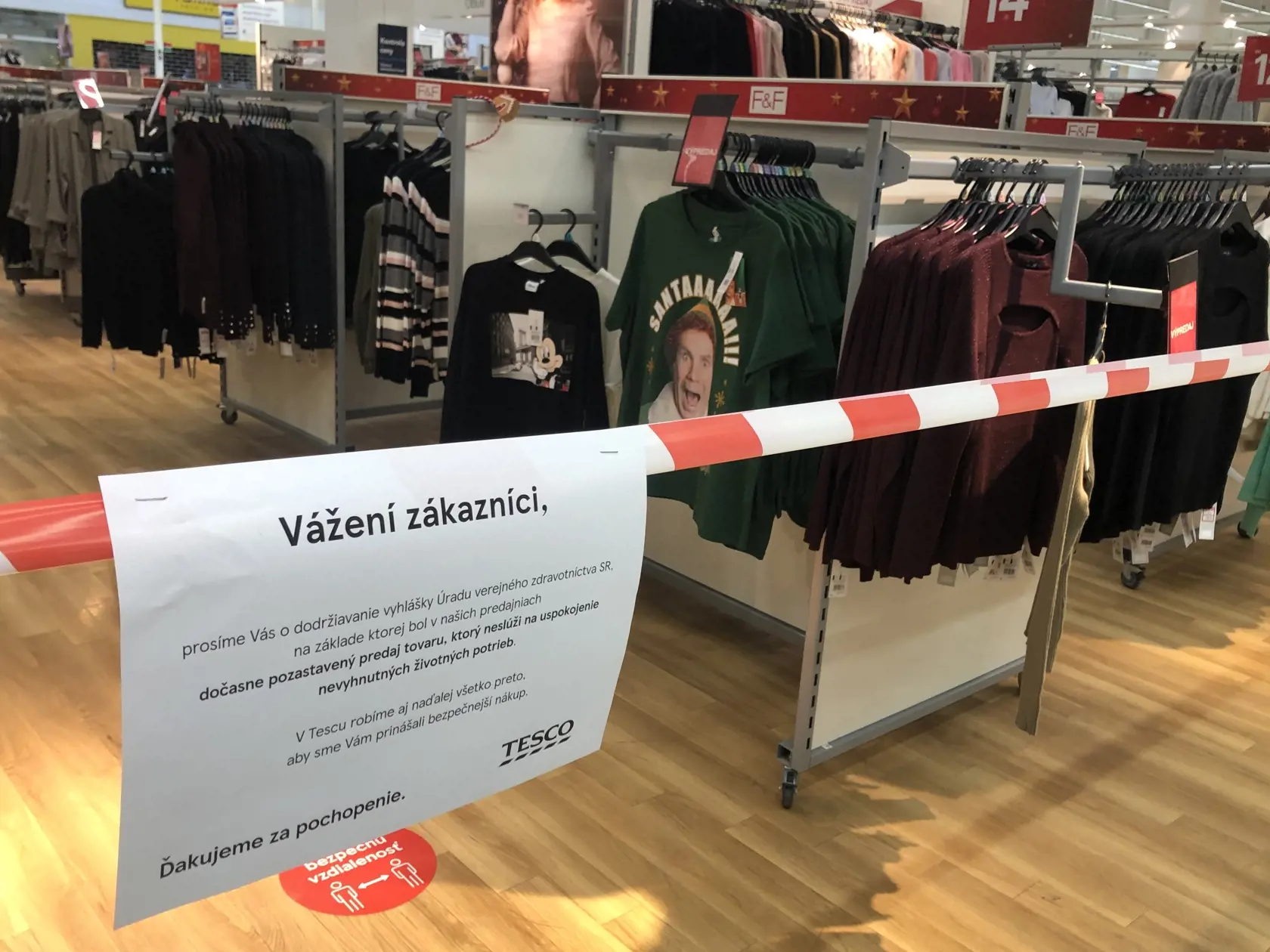 Takto to pred rokom vyzeralo v potravinových reťazcoch na Slovensku.