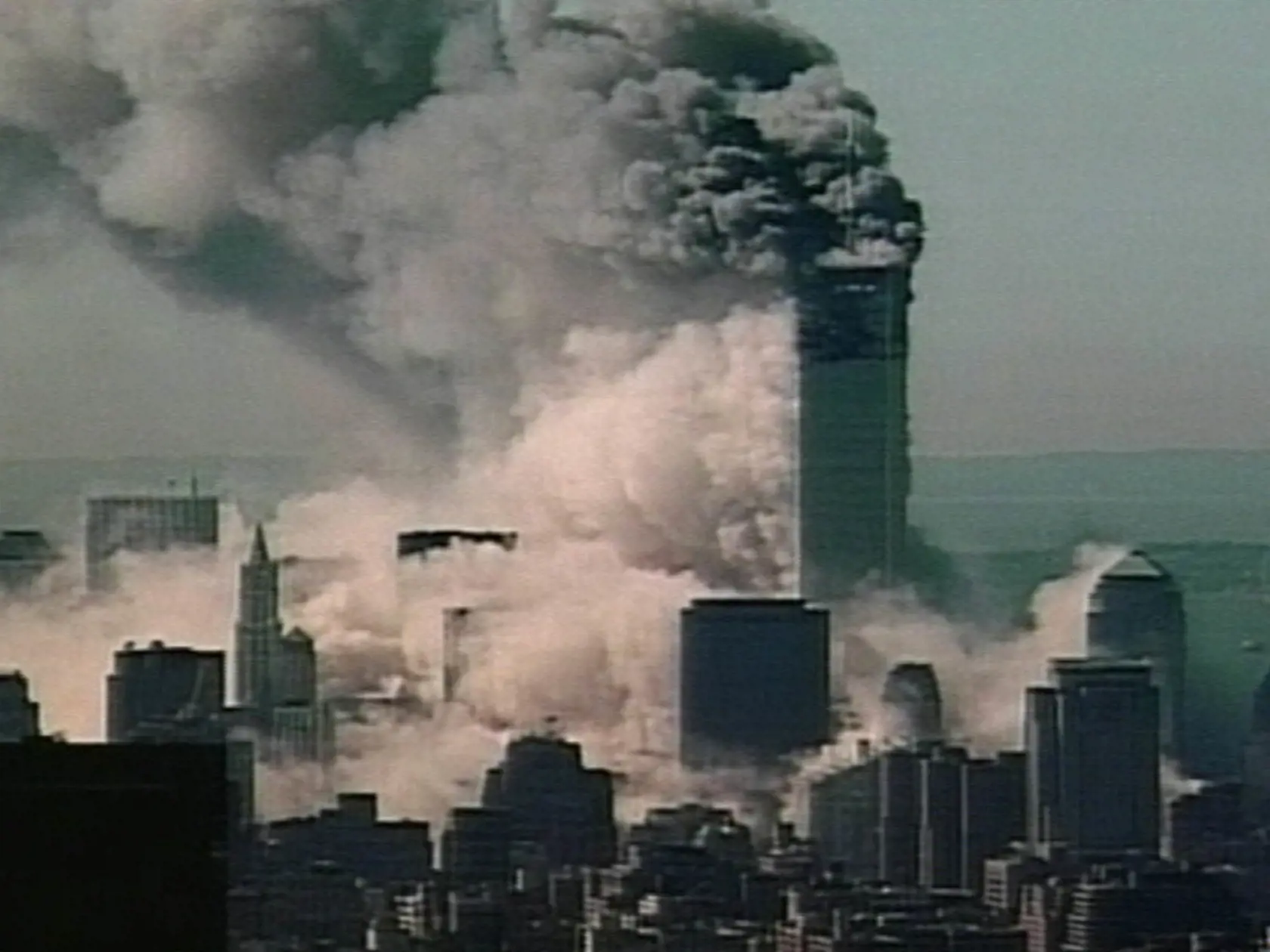 11. september 2001: Al-Káida pod vedením bin Ládina zosnovala smrtiaci útok na Svetového obchodné centrum aj Pentagón.