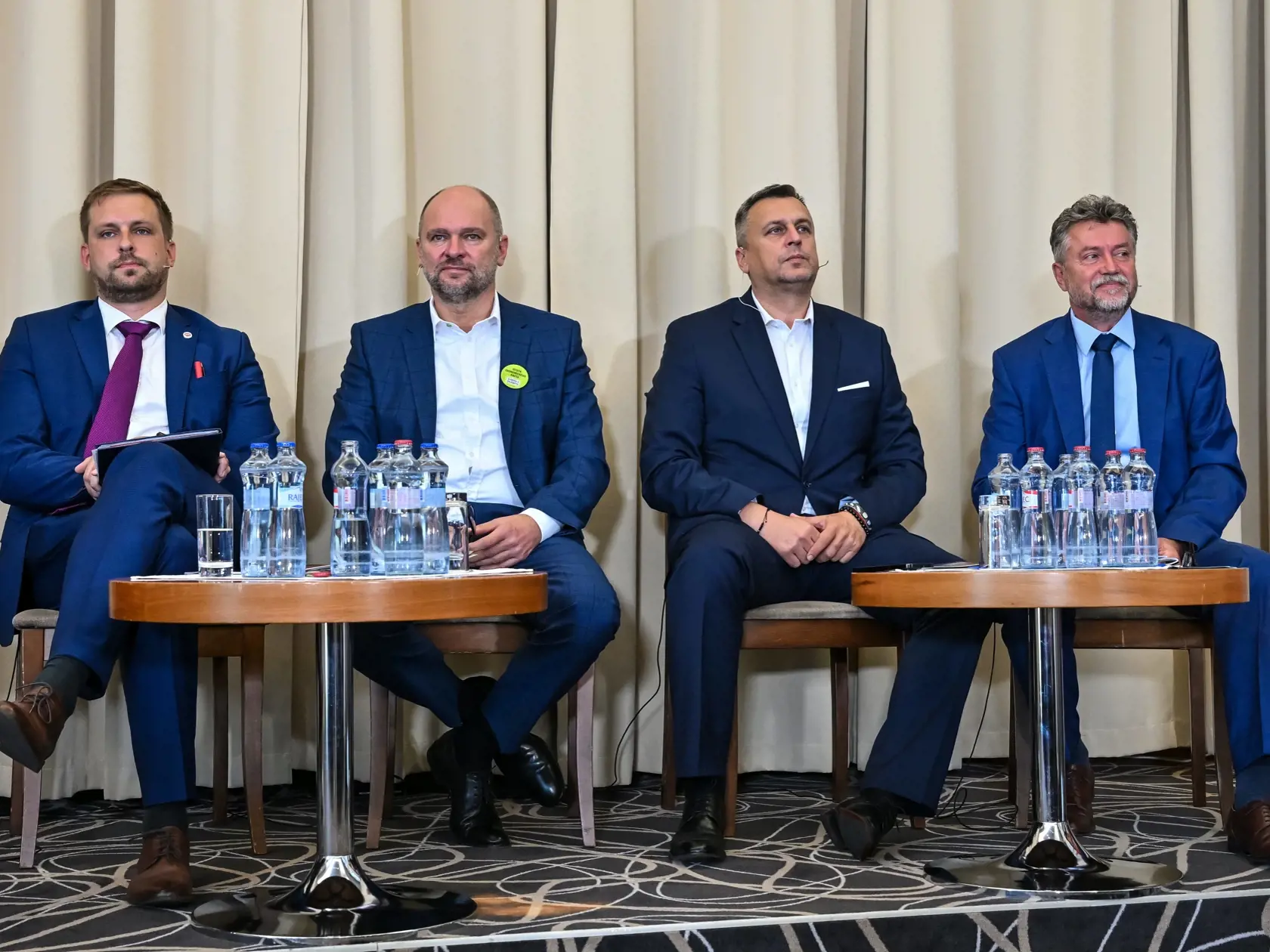 Počas druhej Ficovej vlády sa o Pažinkovej hovorilo, že má pracovne blízko k sivej eminencii zdravotníctva zo Smeru Pavlovi Paškovi.