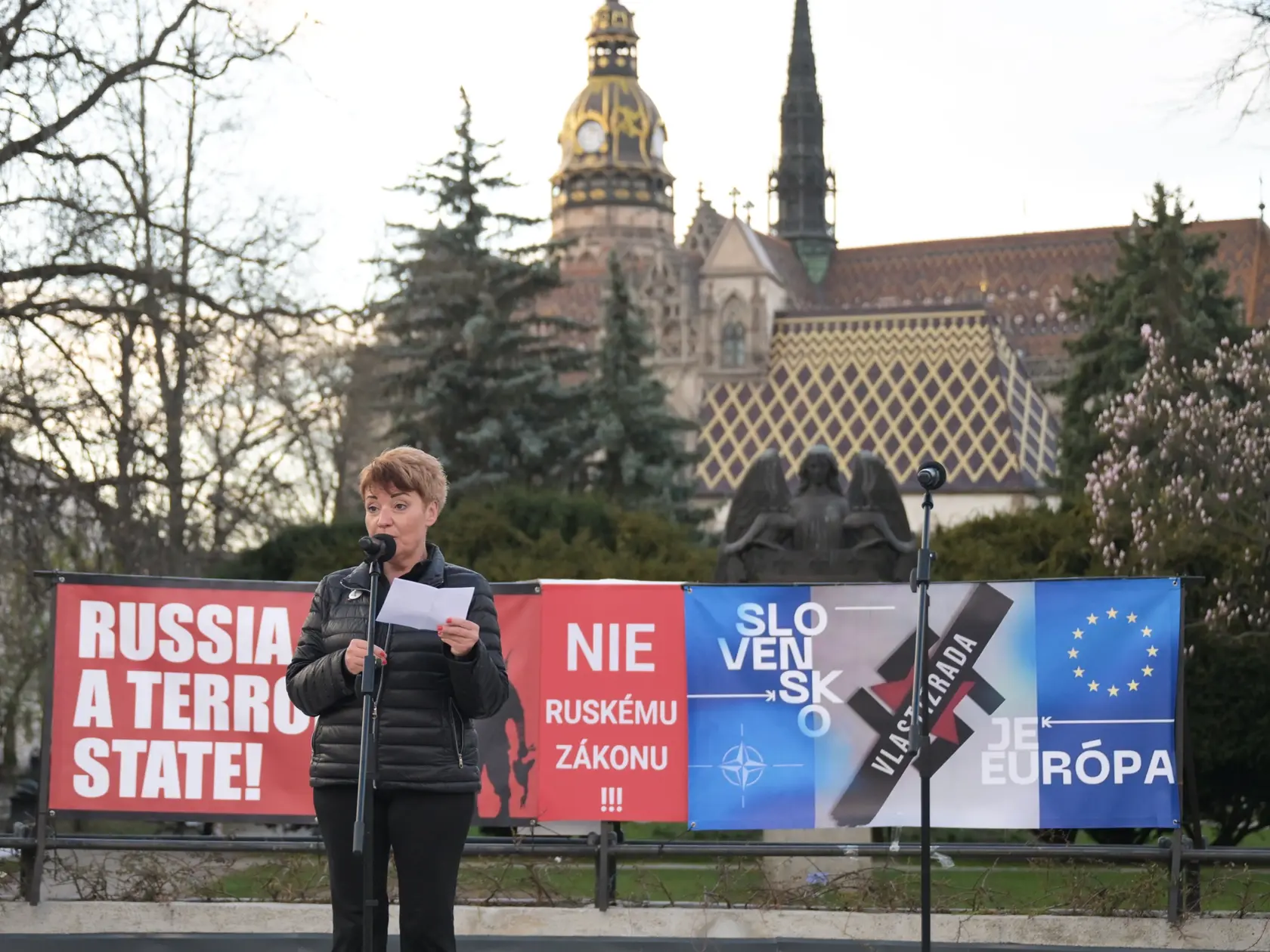 Pochod „Nie ruskému zákonu!“ v Košiciach 3. apríla 2025. Na snímke Laura Dittel, riaditeľka Karpatskej nadácie, členka výkonného výboru Platformy za demokraciu.  FOTO TASR – František Iván