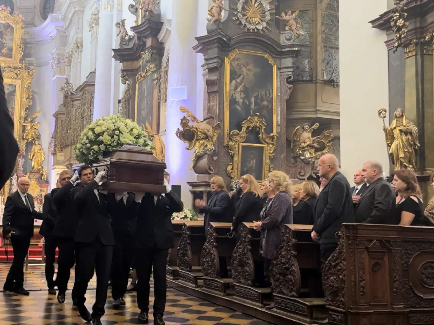Najsmutnejší moment: Končí sa zádušná omša za Hanou Zagorovou.
