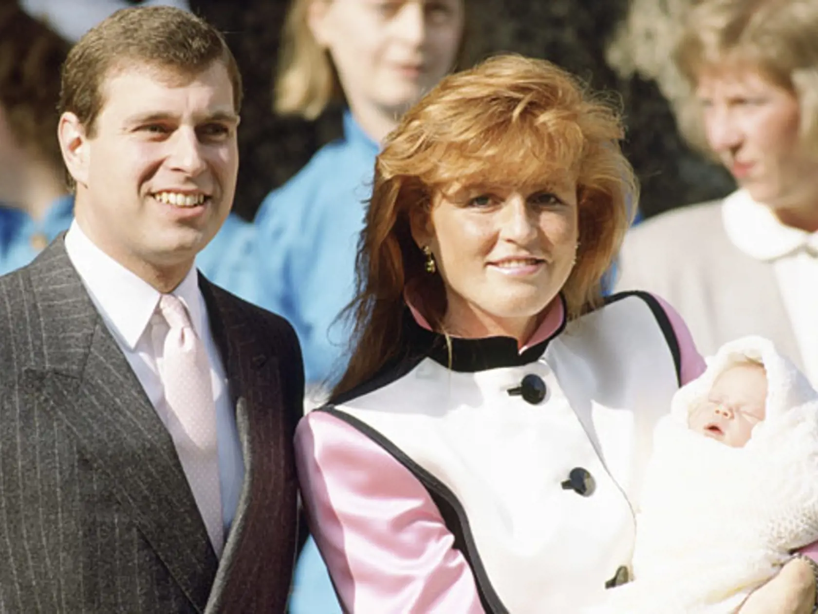 V roku 1990 sa princ Andrew, kráľovnin syn, spolu s manželkou Sarah dočkali druhého dievčatka. princezná Eugenie sa v roku 2018 vydávala. 