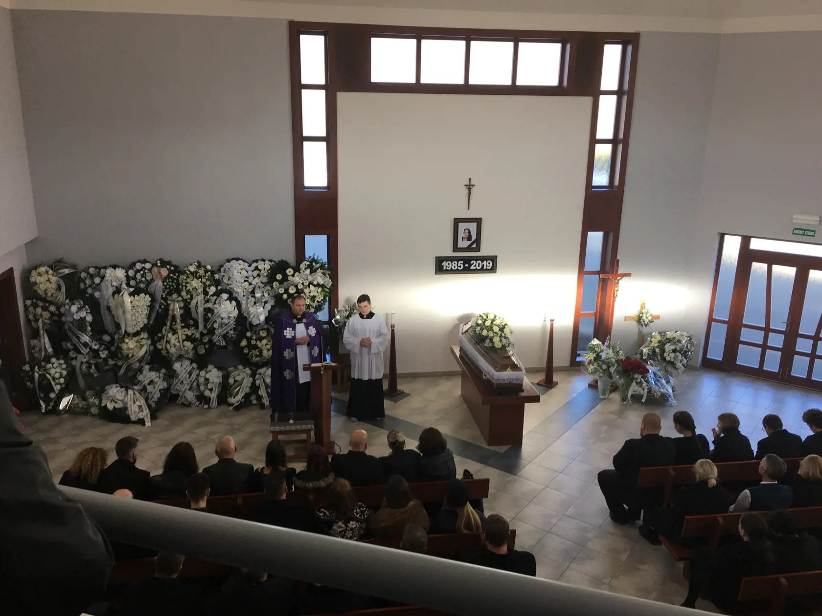 S Violou Macákovou (†34) sa naposledy rozlúčili v sninskom dome smútku.