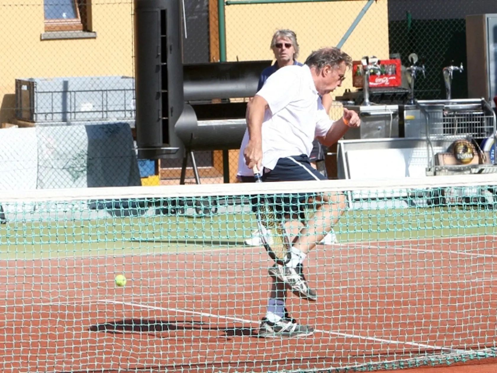 Hammel si tenis zahrá rád, ale vraj mu to veľmi nejde.