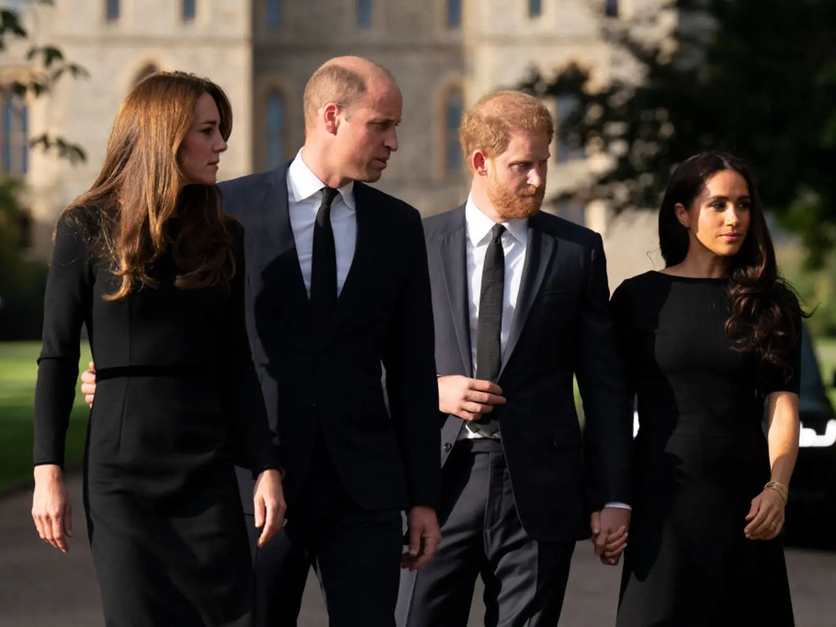 Dojímavý moment, na ktorý čakal celý svet. Willia, Kate, Harry a Meghan opäť spolu.