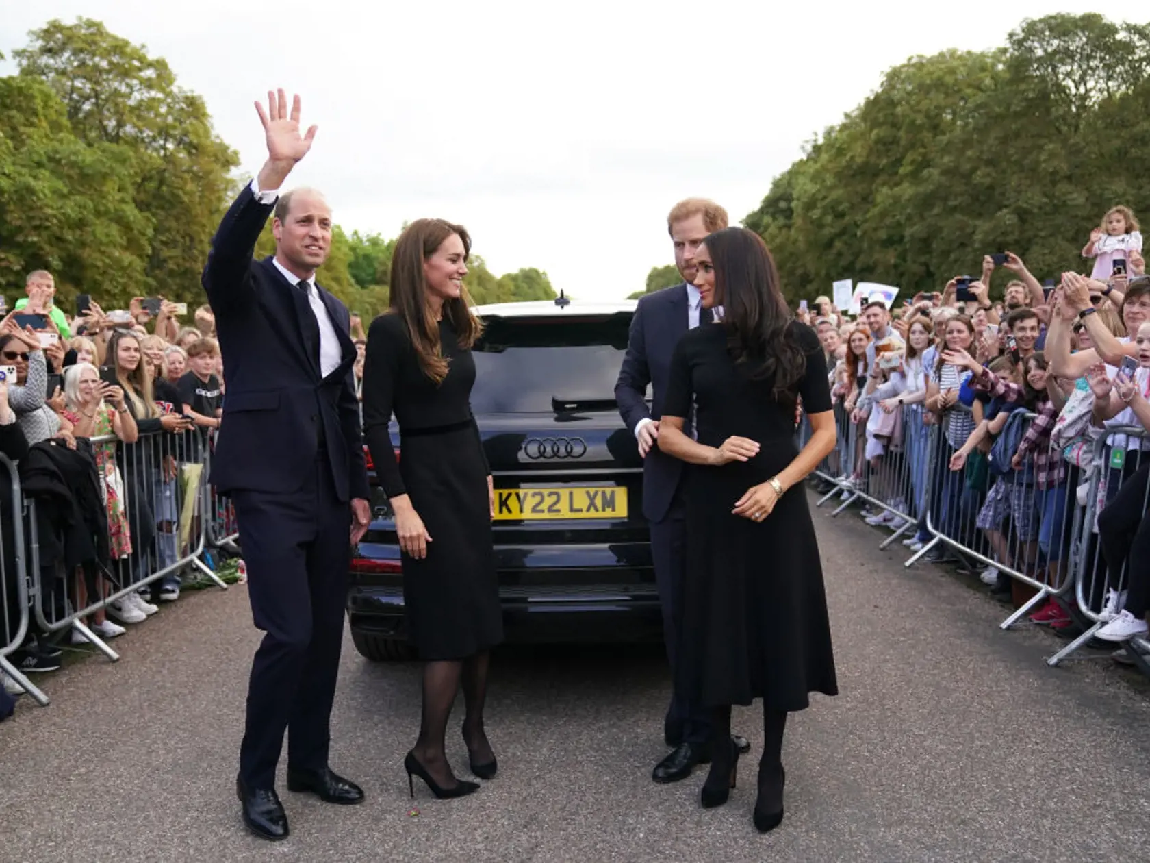 Dojímavý moment, na ktorý čakal celý svet. Willia, Kate, Harry a Meghan opäť spolu.