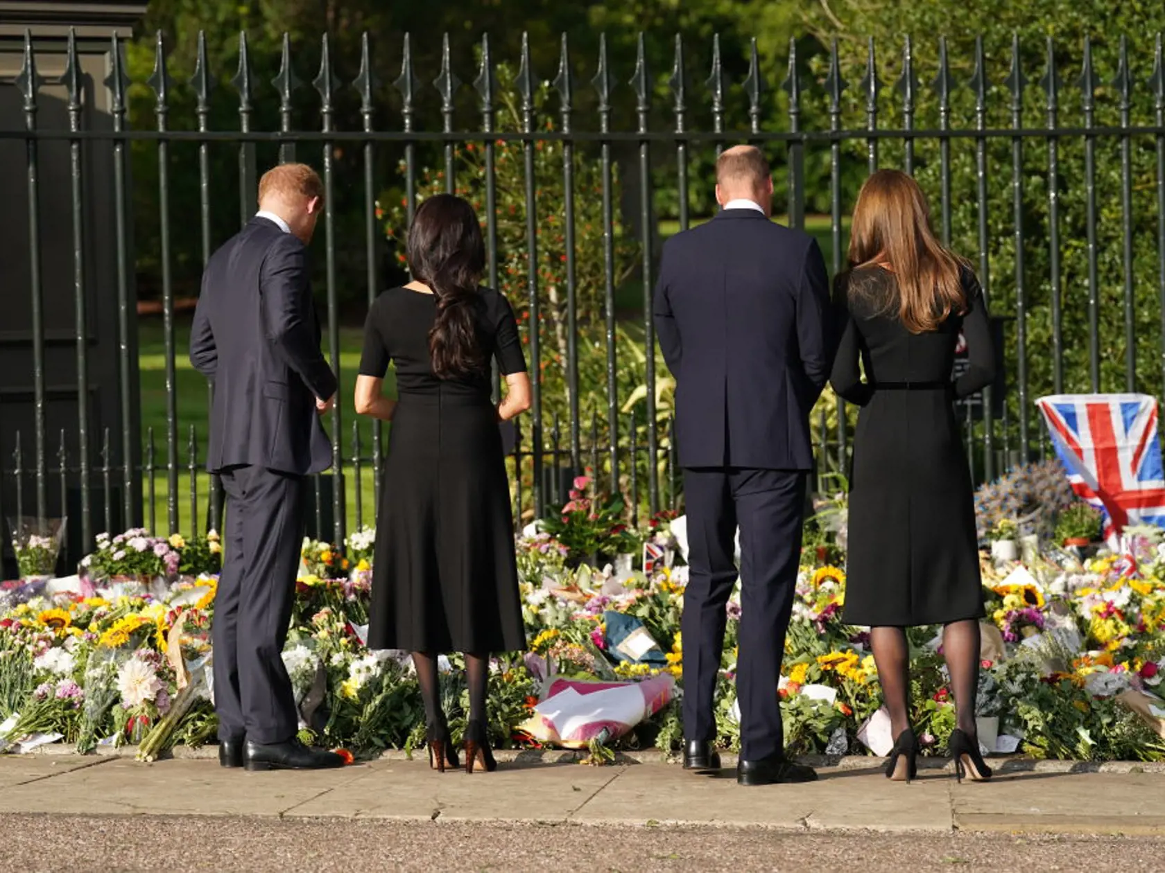 Dojímavý moment, na ktorý čakal celý svet. Willia, Kate, Harry a Meghan opäť spolu.