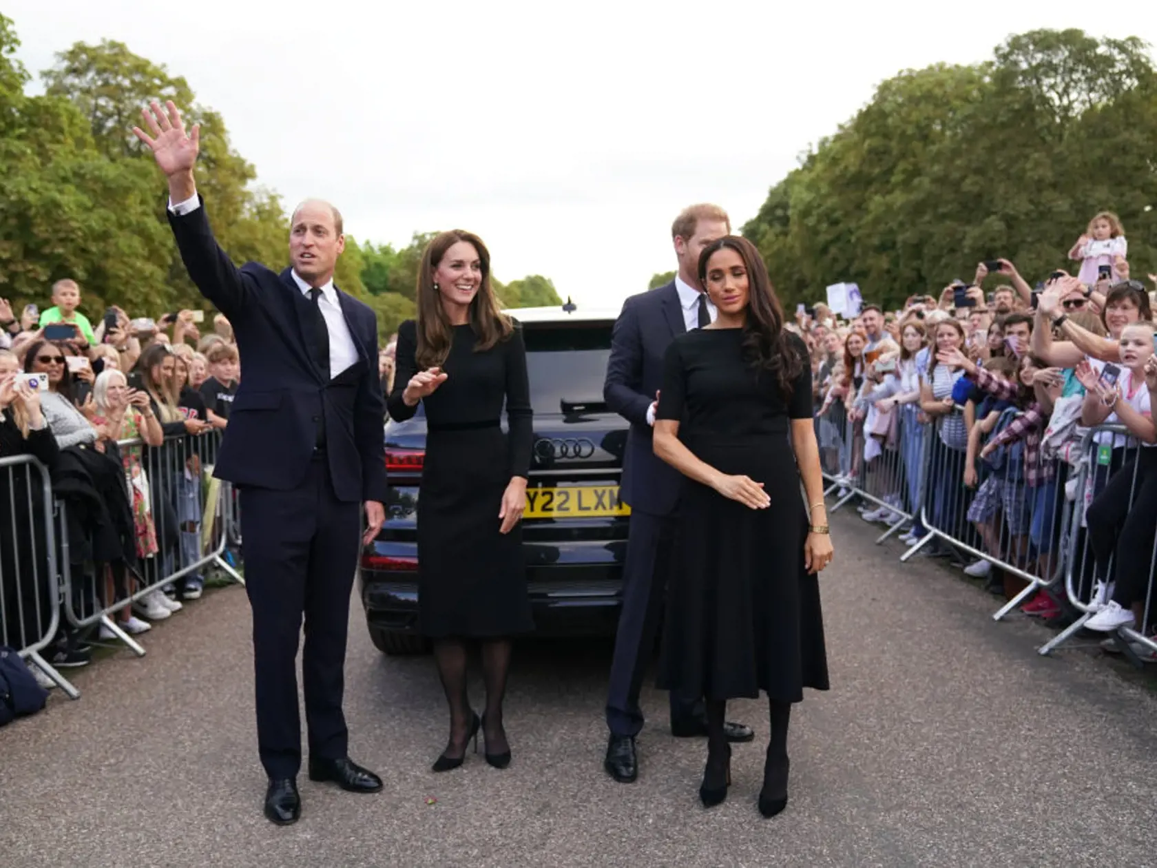 Dojímavý moment, na ktorý čakal celý svet. Willia, Kate, Harry a Meghan opäť spolu.