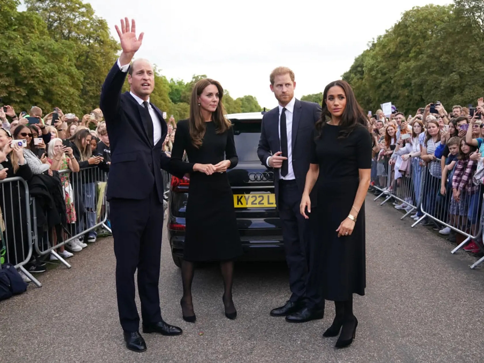 Dojímavý moment, na ktorý čakal celý svet. Willia, Kate, Harry a Meghan opäť spolu.