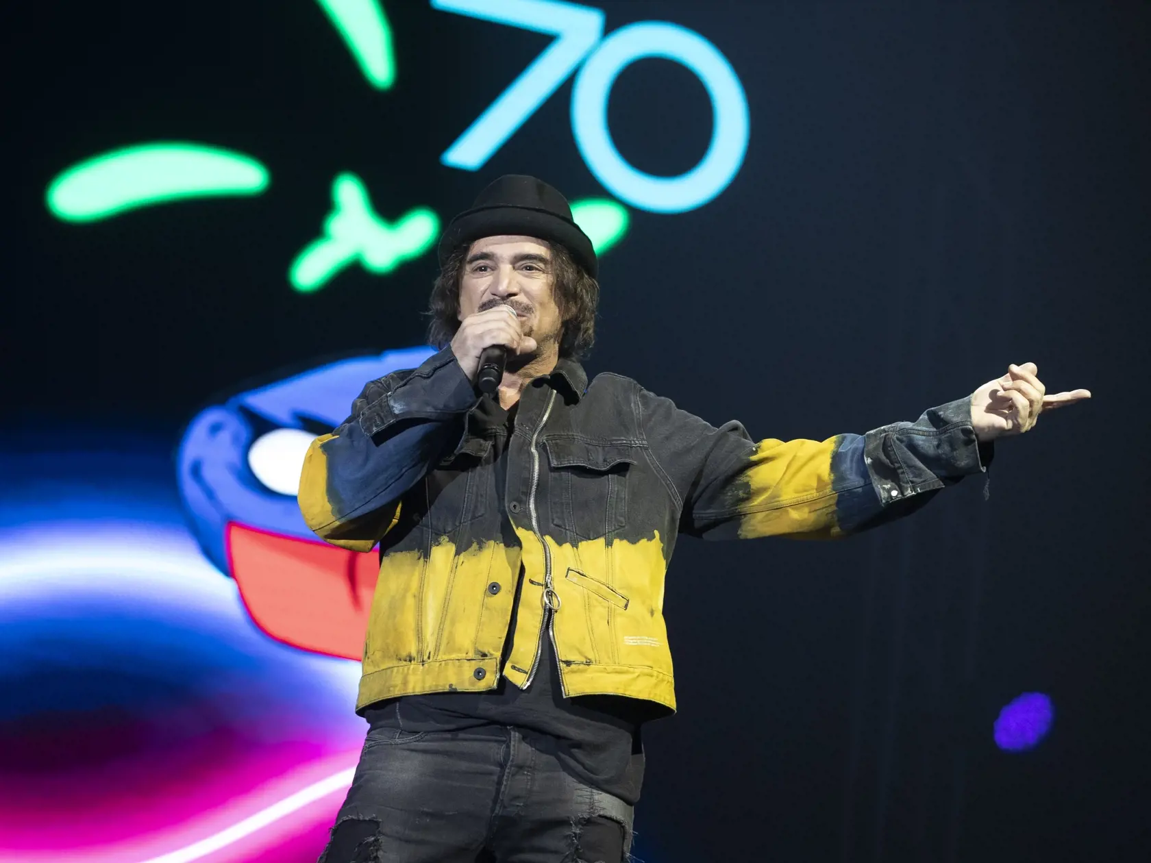 Sagvan Tofi urobil riadnu šou, keď zaspieval hit Dávej, ber, ktorý zložil zložil Ján Baláž.