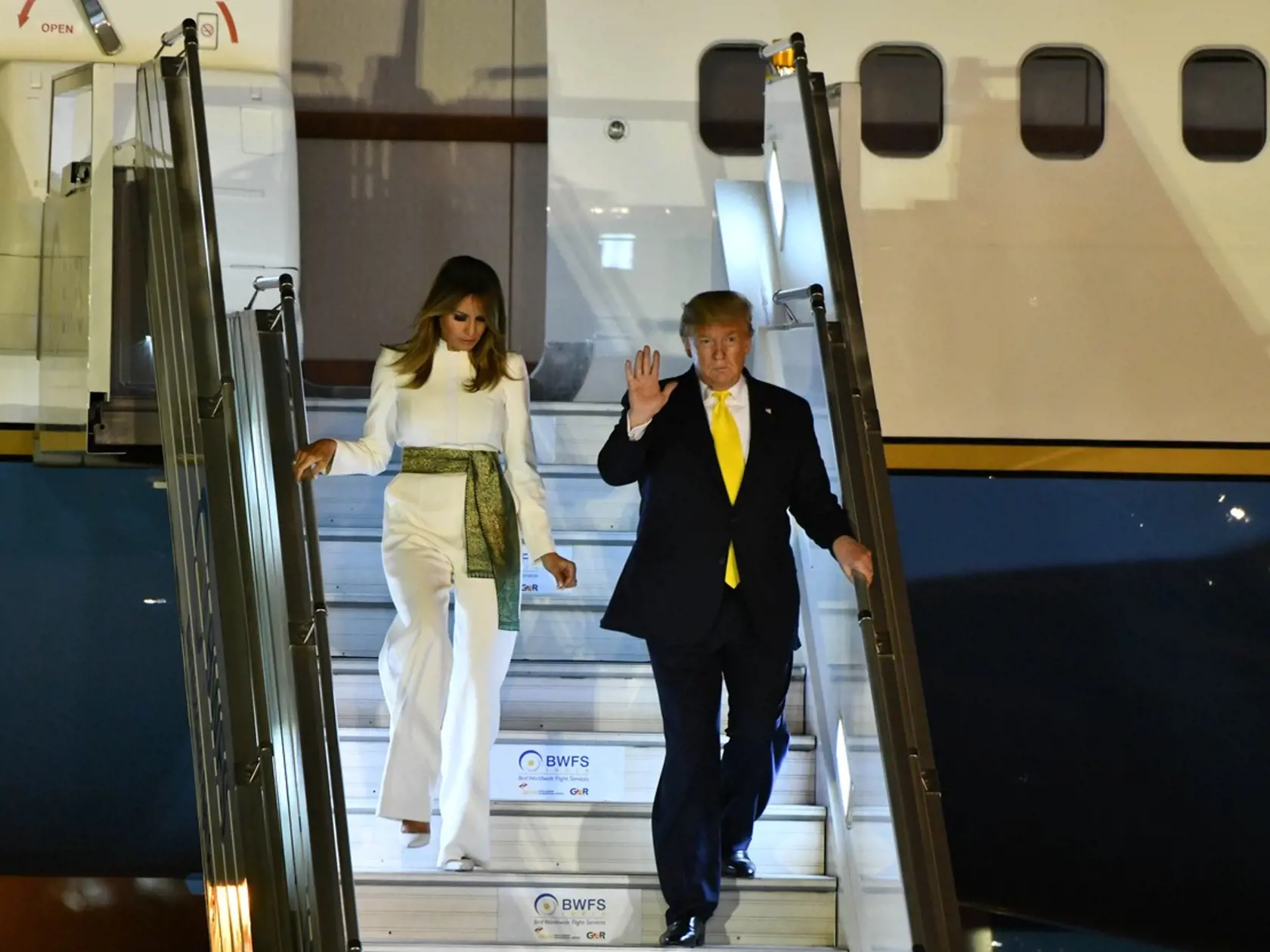 Americký prezidentský pár Donald a Melania Trumpovci navštívil v pondelok a utorok Indiu. Líder USA priletel do Naí Dillí vyrokovať dohodu o nákupe zbraní.