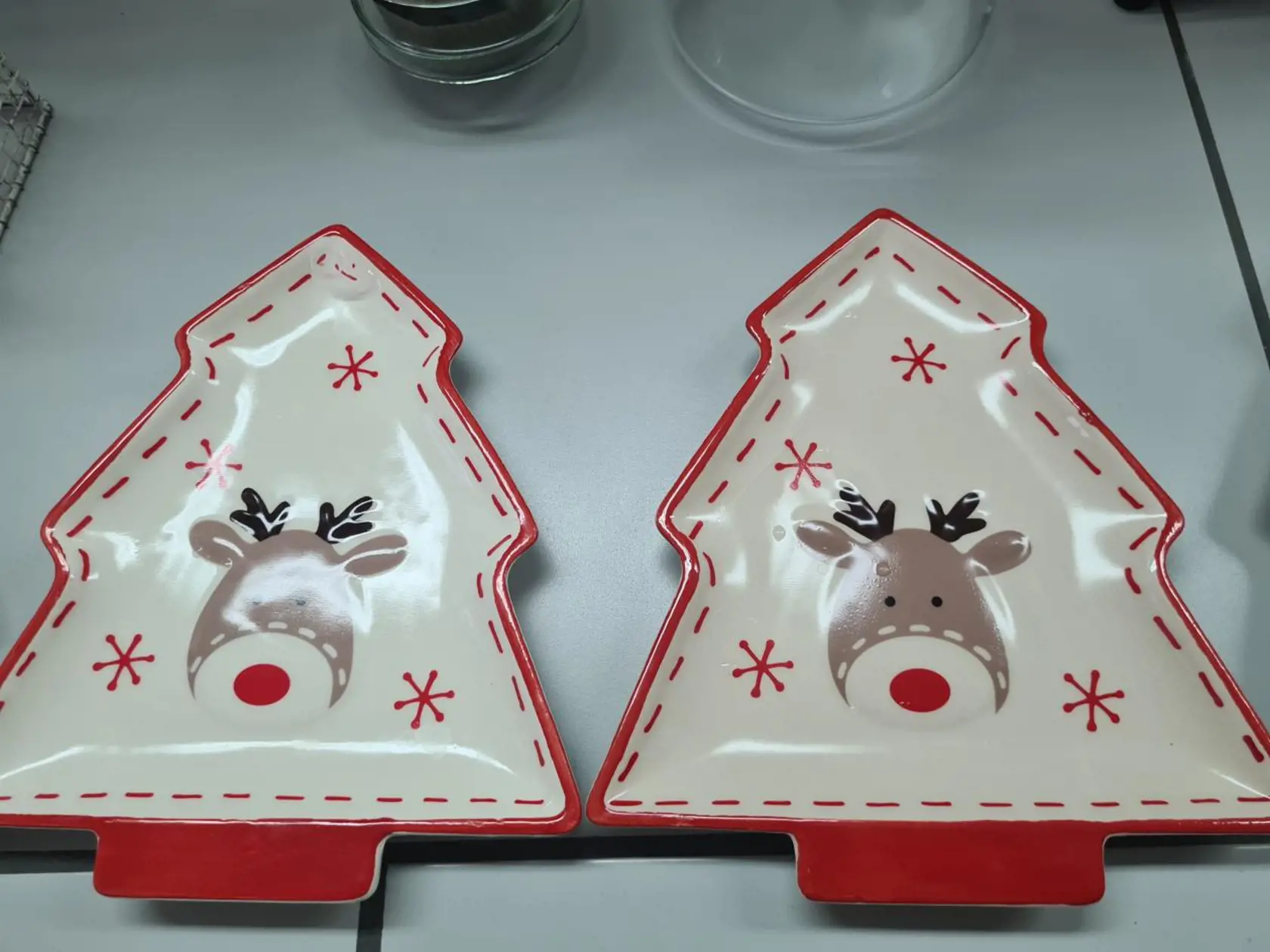 Keramický tanier Sinsay HOME - odlupovanie plastovej fólie