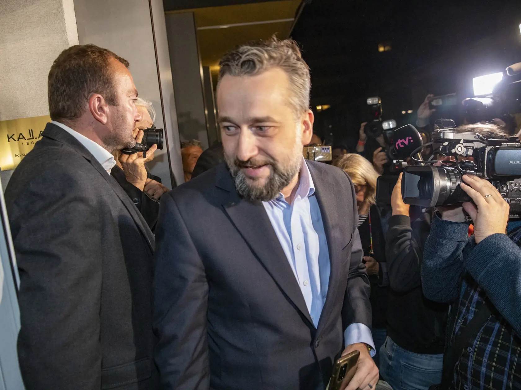 Na snímke je  centrála politickej strany SMER-SD na Súmračnej ulici počas parlamentných volieb 2023, prichádza Luboš Blaha.