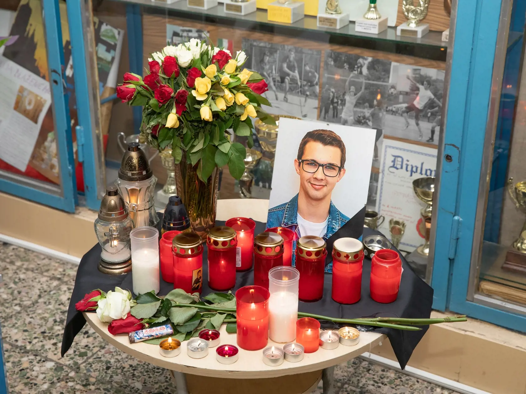 OBROVSKÝ SMÚTOK Medzi obeťami bol i 16-ročný Alex.