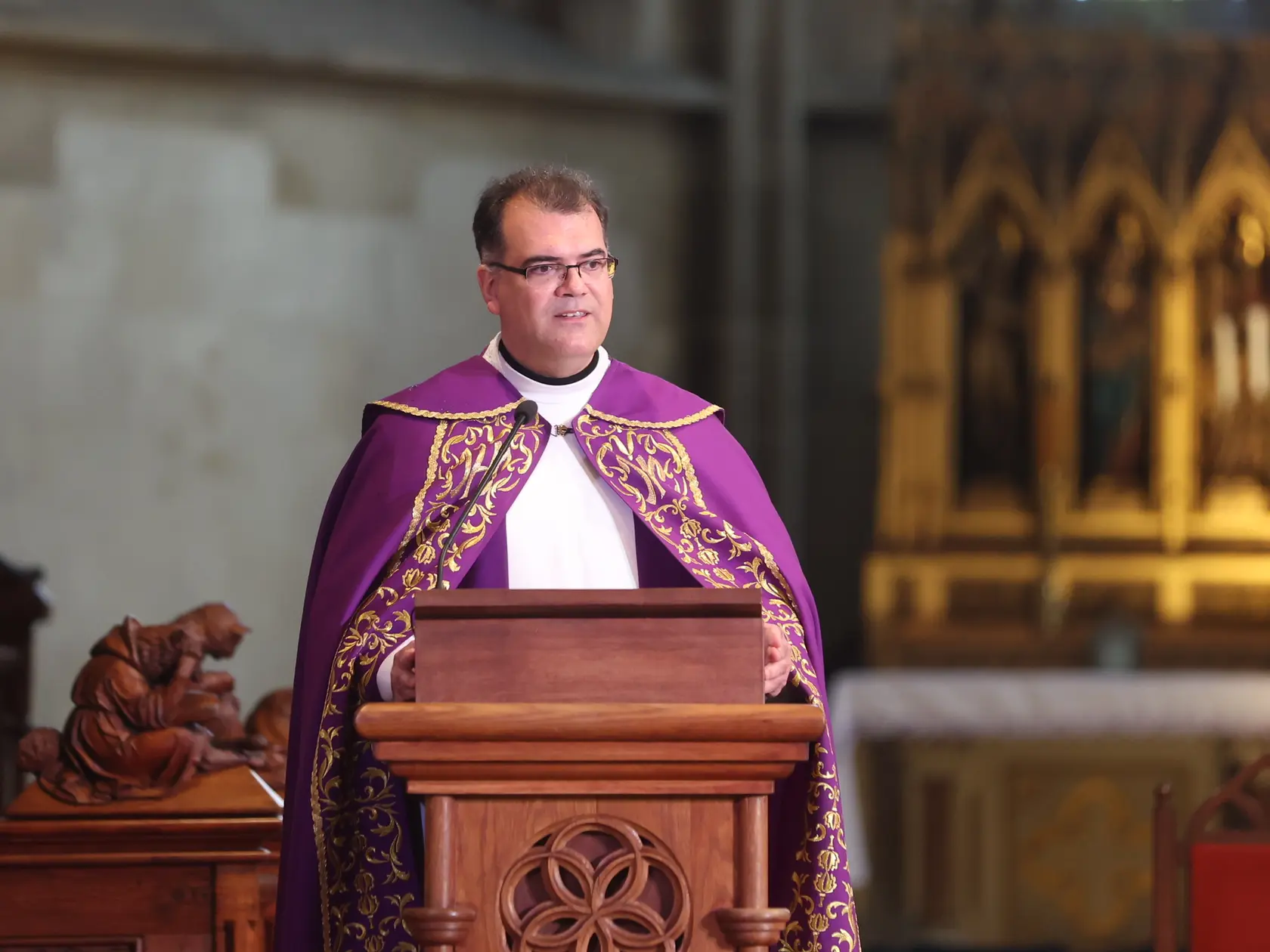 Posledná rozlúčka s hercom Štefanom Kvietikom († 90) v Dóme sv. Martina v Bratislave.