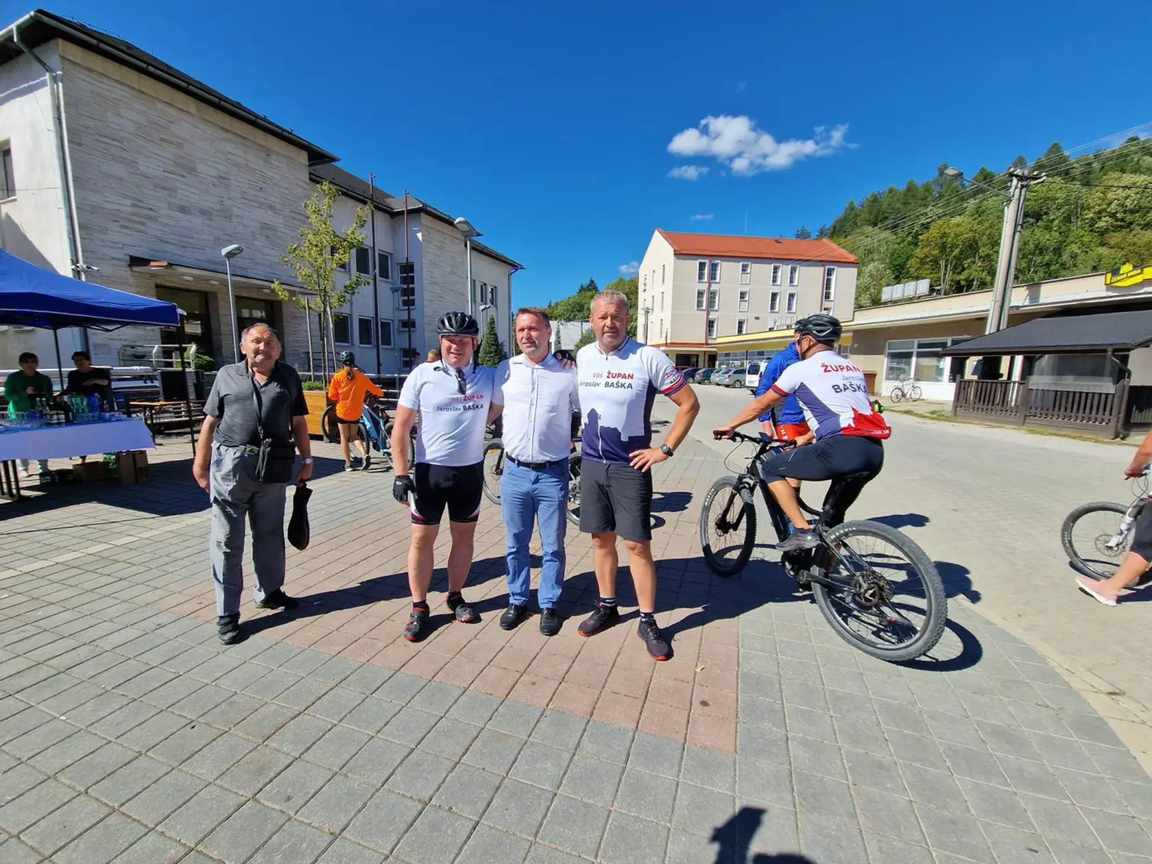 Veľmi silnú kampaň má v regiónoch rozbehnutú kandidát na predsedu Trenčianskeho samosprávneho kraja - súčasný župan a zároveň poslanec NR SR za Smer-SD - Jaroslav Baška.