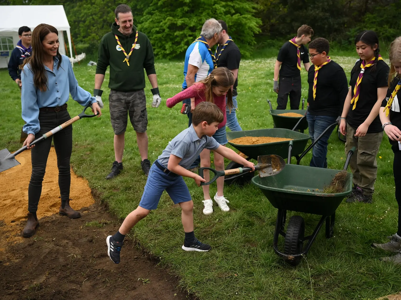 Ani kráľovské deti sa neboja zašpiniť.