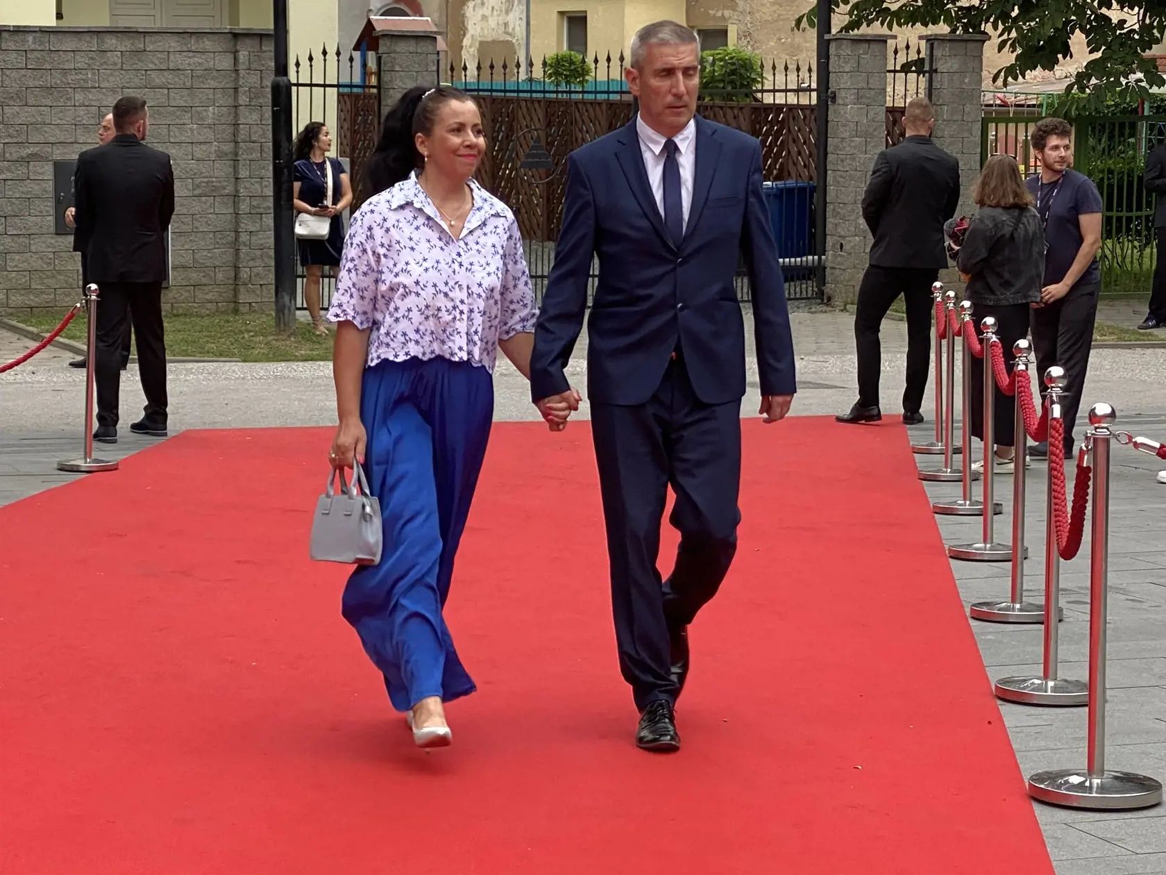 Príchod hostí na záverečný ceremoniál 30. ročníka medzinárodného festivalu Art Film Košice, na ktorom odovzdali ceny držiteľom honorárnych ocenení - Sergejovi Loznicovi, Antónii Liškovej a Marošovi Kramárovi a vyhlásili víťazov jednotlivých súťaží.
