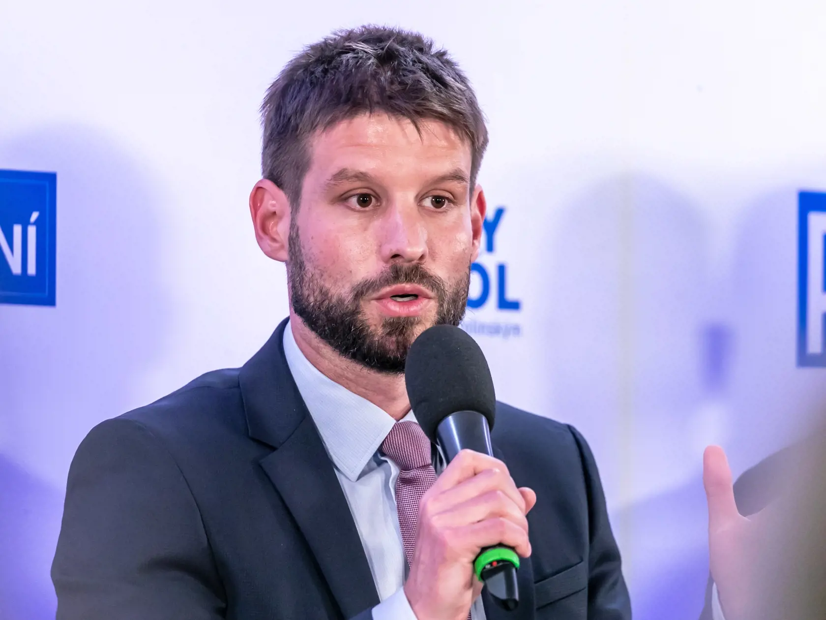 „Stav verejných financií je neudržateľný,“ povedal Michal Šimečka z Progresívneho Slovenska (PS).