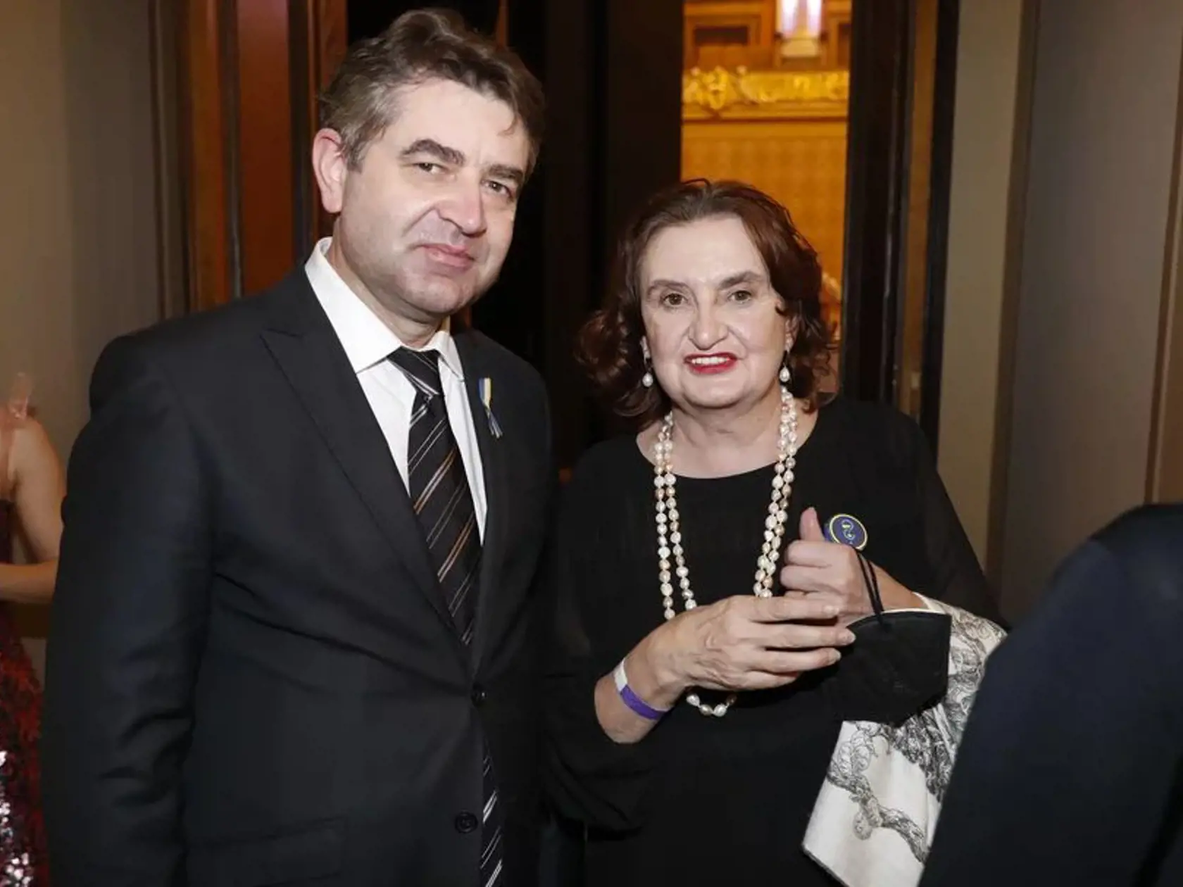 Odovzdávanie cien Český lev: Herečka Eva Holubová stavila na čiernu. Tú oživil perleťový náhrdelník.