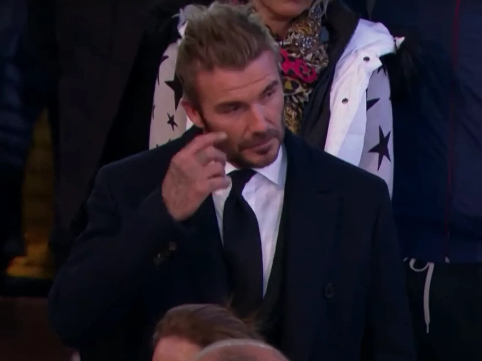 Beckham neváhal a postavil sa do rady spolu s tisíckami ľudí, ktorí prišli vzdať úctu k rakve Alžbety II.