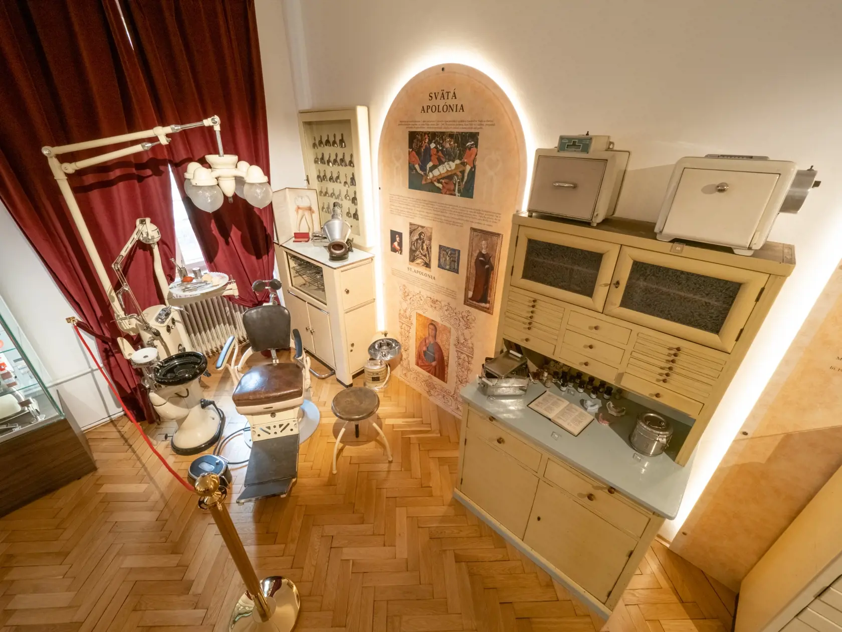 Múzeá, galérie a výstavné siene môžu spustiť prehliadky s dodržaním dostatočného priestoru.