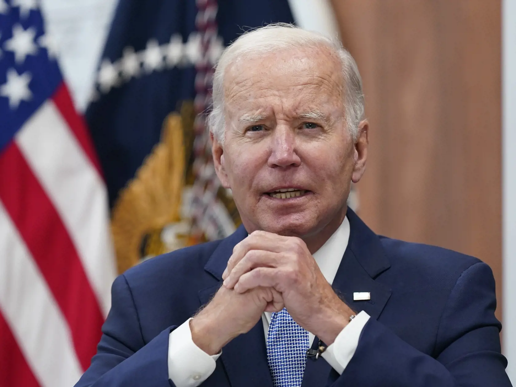 Na archívnej snímke z 28. júla 2022 americký prezident Joe Biden rozpráva o ekonomike v Bielom dome vo Washingtone.