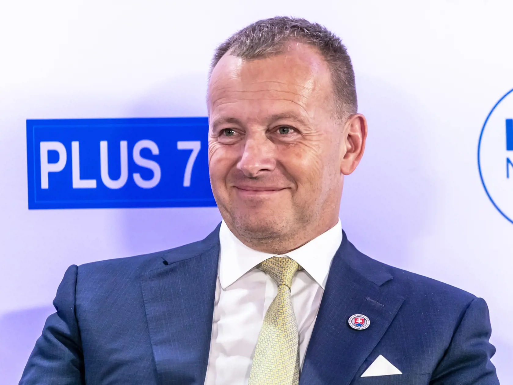 "U nás máme na kultúrno-etické otázky zelenú kartu a nepovažujem za šťastné, ak sa jednotliví poslanci vzájomne hodnotia," reagoval na našu otázku predseda hnutia Sme rodina Boris Kollár.