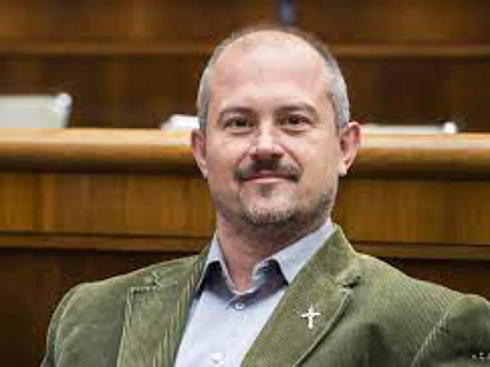 Ešte predtým však kandidoval za stranu Mariana Kotlebu.