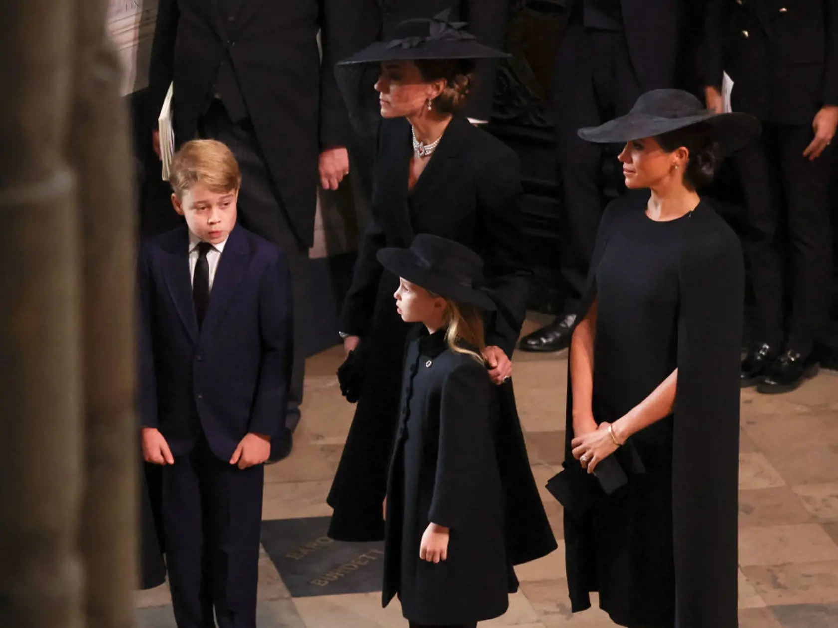 Zjednotení v smútku. Kate a Meghan bok po boku na pohrebe Alžbety II.