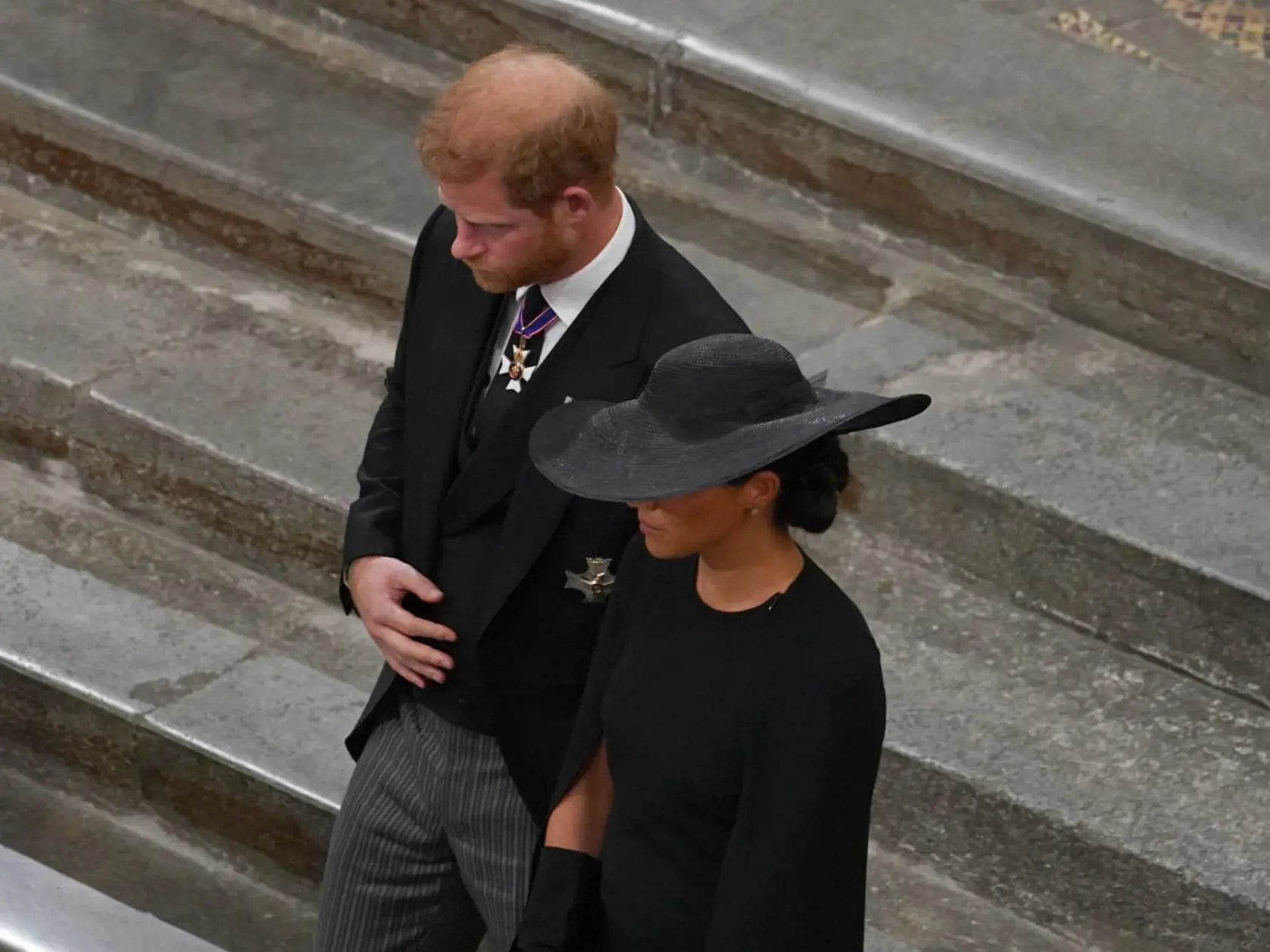 Princ Harry a Meghan na pohrebe kráľovnej Alžbety II.