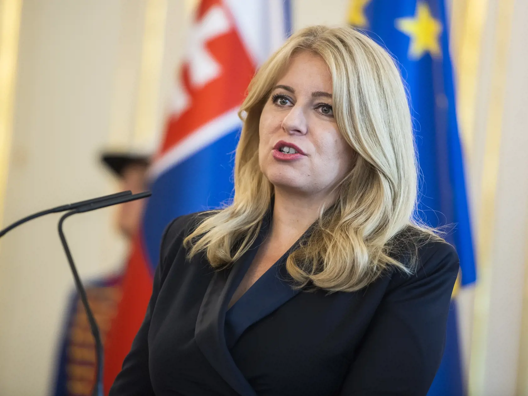 „Novému kráľovi Charlesovi III. som osobne v mene všetkých občanov Slovenskej republiky vyjadrila úprimnú sústrasť,“ povedala ďalej hlava štátu. „Okrem kráľa som mala príležitosť porozprávať sa aj s prezidentmi Nemecka, Rakúska, Poľska, Islandu, s gréckou, moldavskou a maďarskou prezidentkou a tiež aj s premiérkou Nového Zélandu,“ ozrejmila Čaputová.