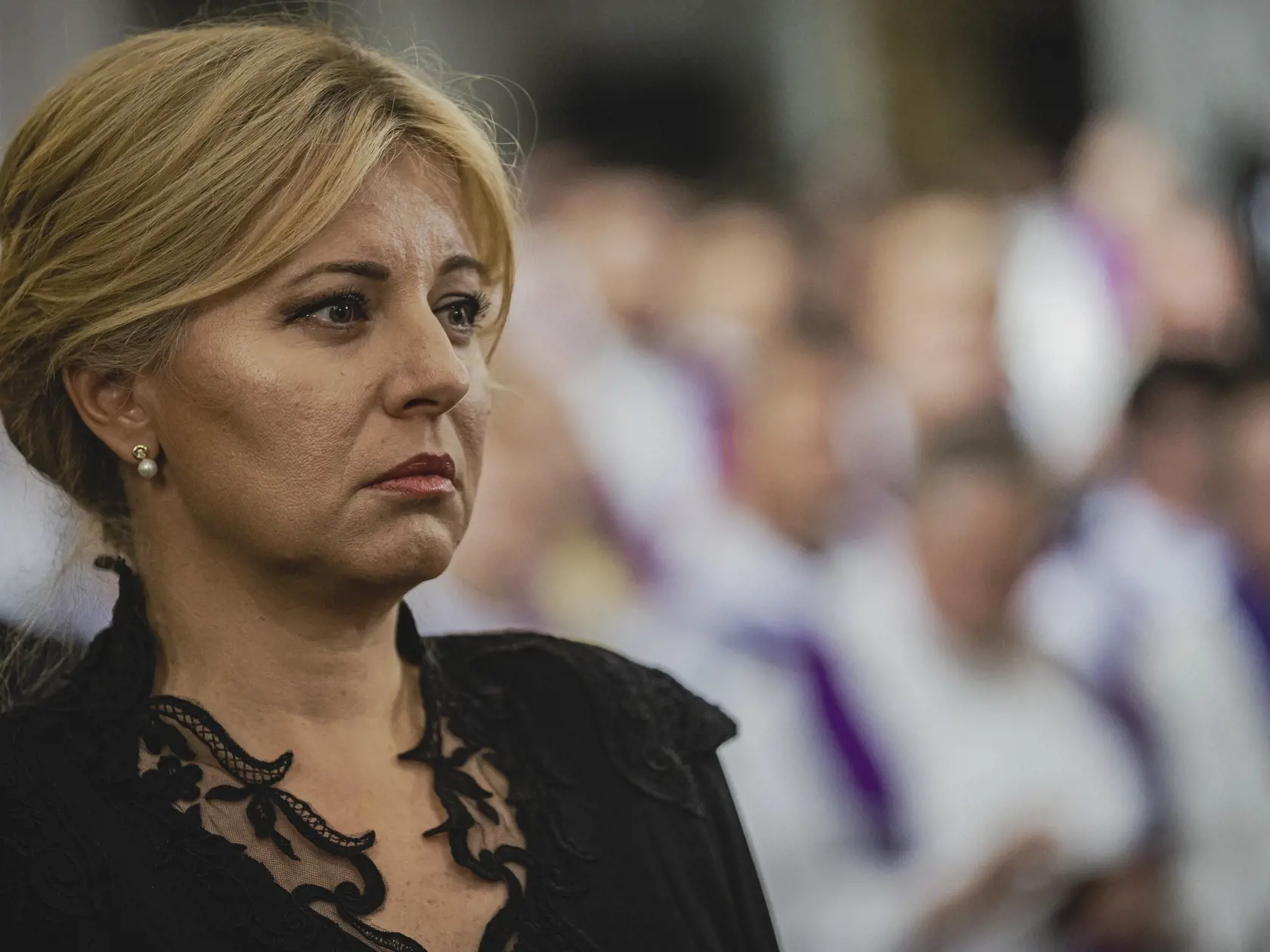 „Recepcia sa niesla v dôstojnom a priateľskom duchu. Všetci sme si uvedomovali, že ide o historickú chvíľu a spomínali na to, akú výraznú stopu kráľovná Alžbeta II. počas svojho dlhého a bohatého života zanechala,“ uviedla pre náš denník Čaputová.