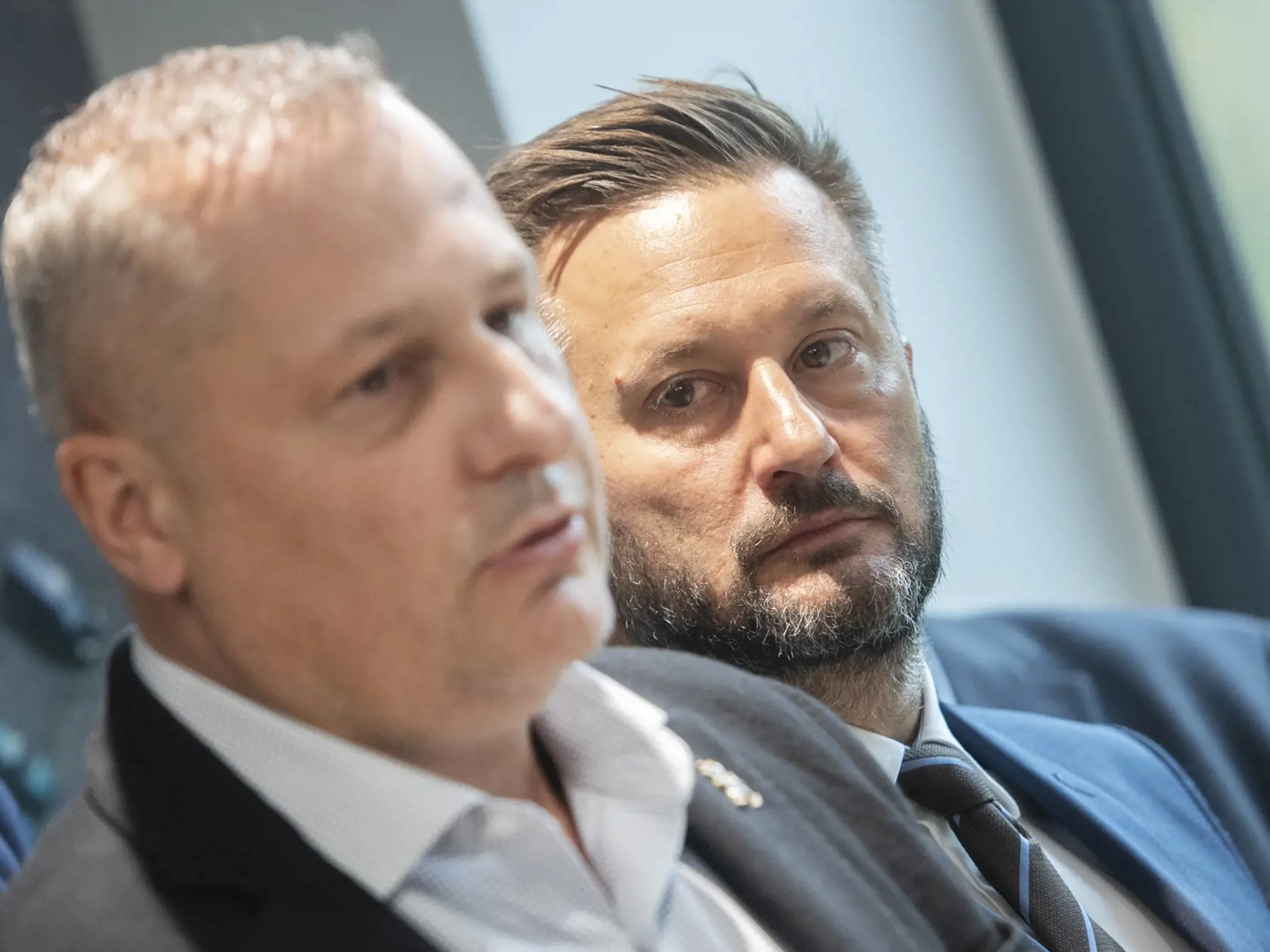Na snímke starosta mestskej časti Bratislava-Vrakuňa Martin Kuruc a vpravo primátor mesta Bratislava Matúš Vallo v novom vysunutom pracovisku Mestskej polície Bratislava, ktoré vzniklo na Stavbárskej ulici v objekte Pentagonu 19. septembra 2022. FOTO TASR - Martin Baumann
