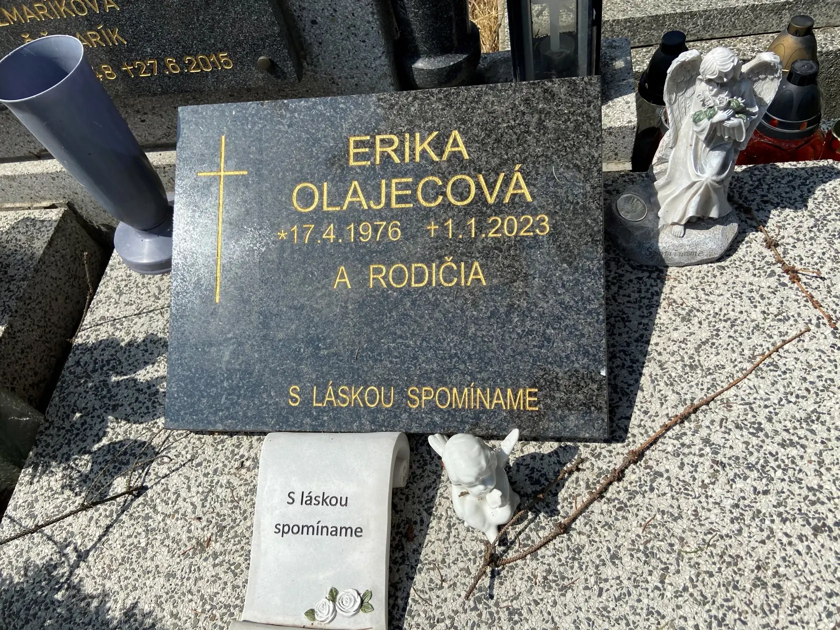 Erika Olajecová, ktorú zavraždil Valentín H. konečne spočinula Na michalovskom cintoríne.