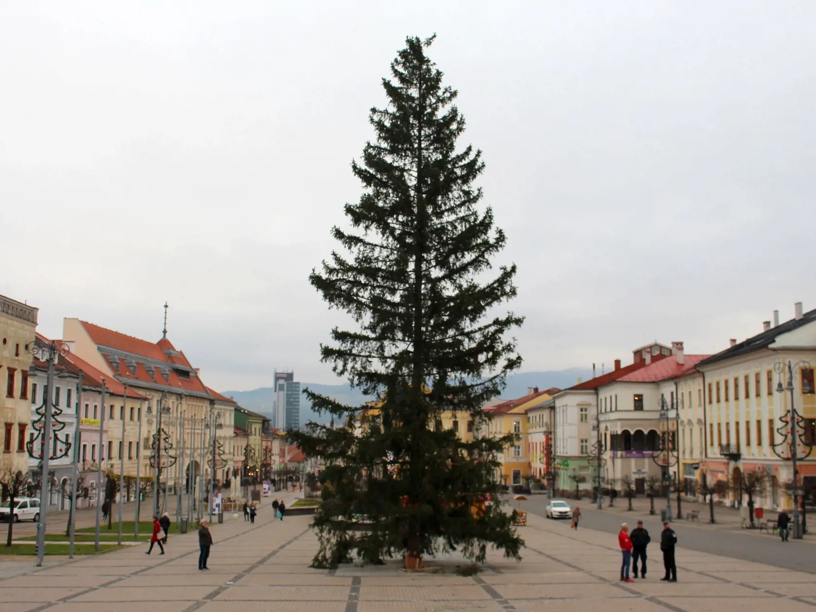 Na stromček sa zniesla vlna kritiky