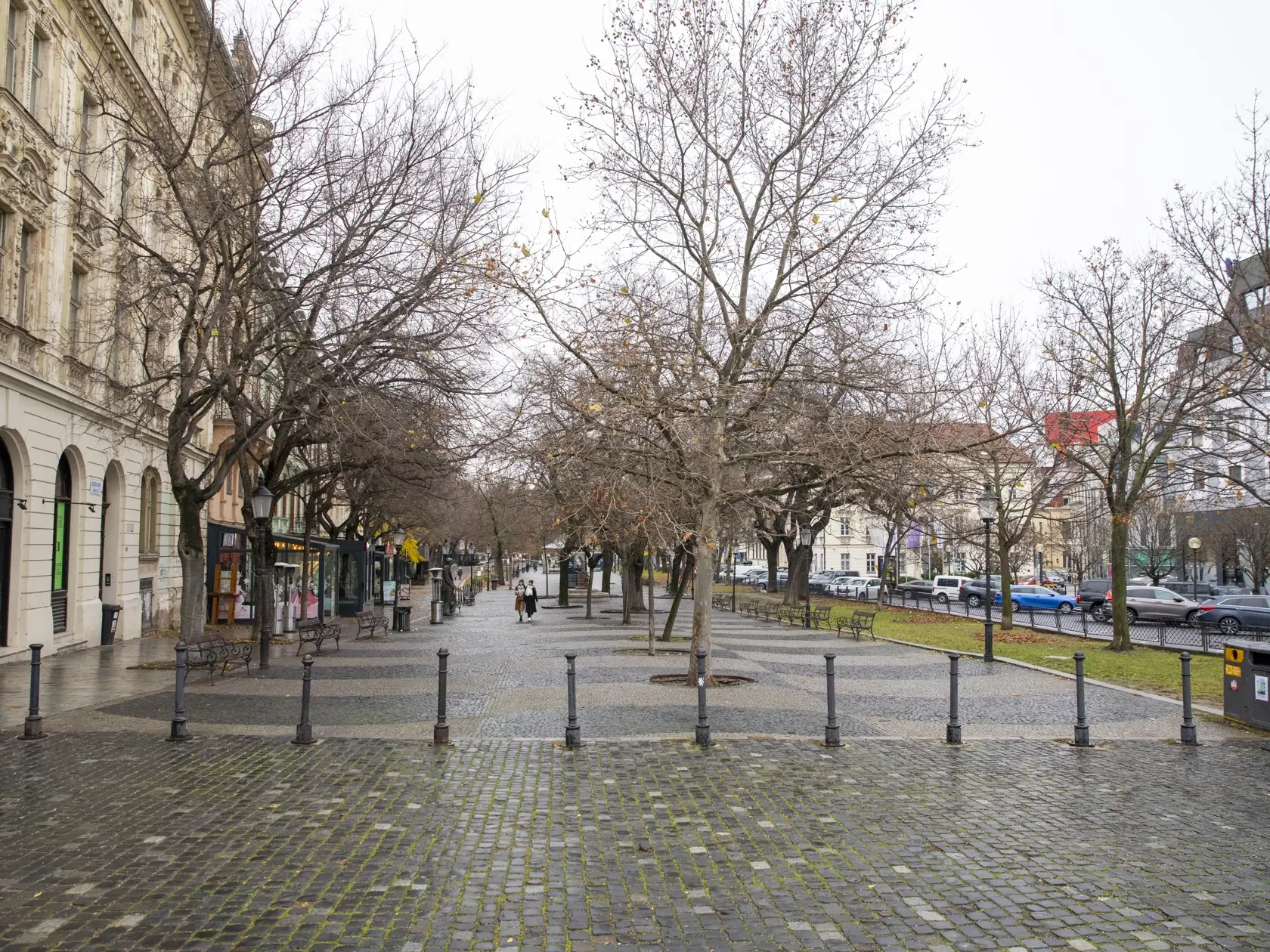 Bratislavské Staré mesto počas lockdownu.
Na snímke: Hviezdoslavove námestie