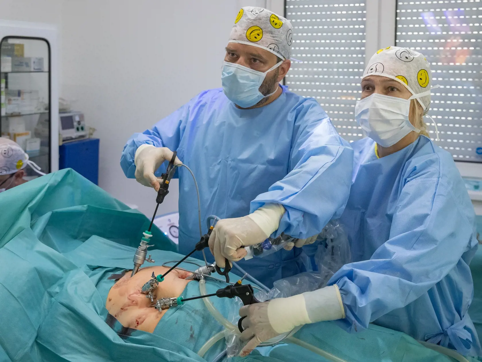 Laparoskopická operácia odstránenia žlčníka na klinike jednodňovej chirurgie REVIVE v Bratislave.