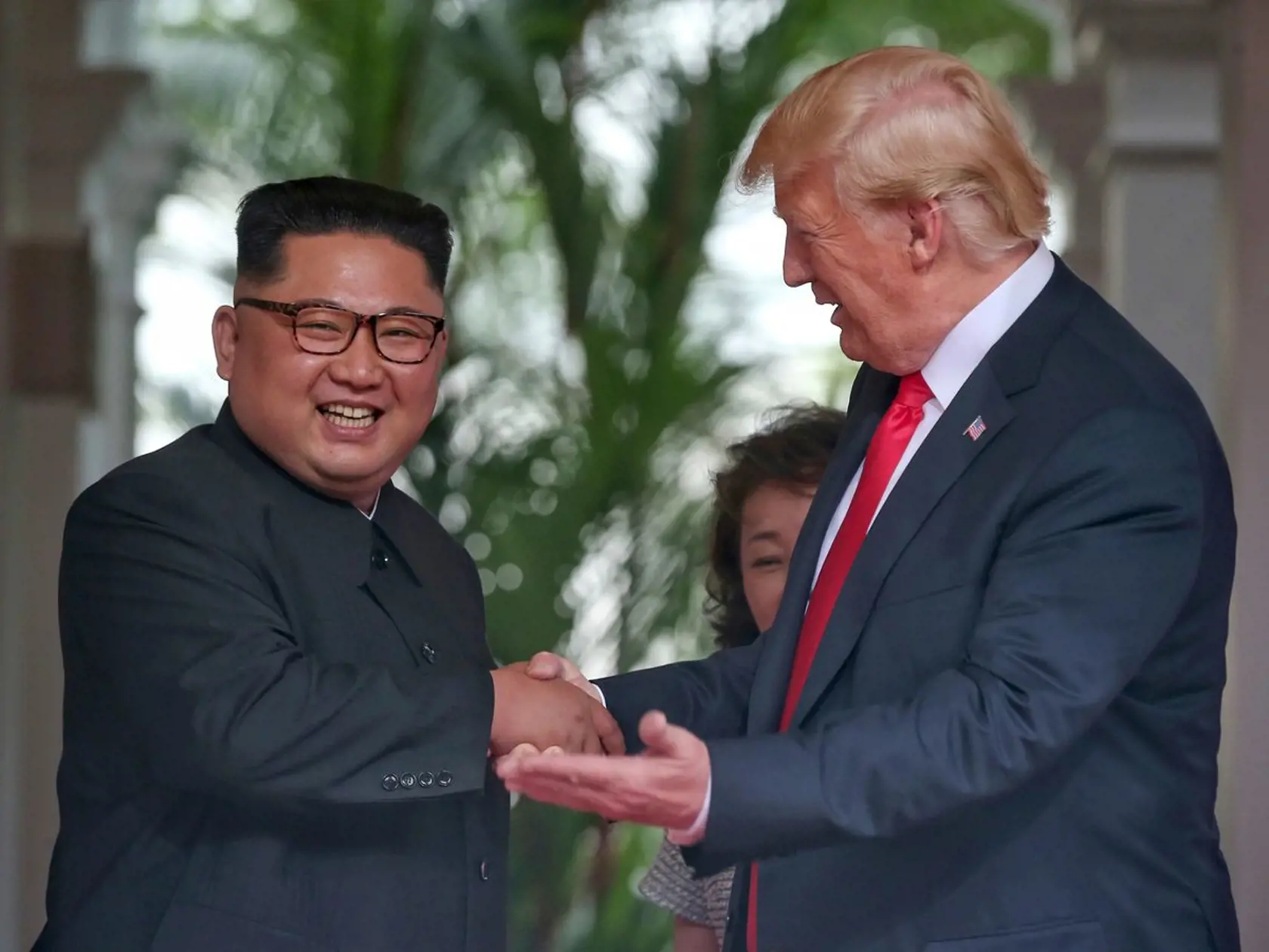 Špekuluje sa o smrti severokórejského diktátora Kim Čong-una. Prezident USA Donald Trump, ktorý s Kimom našiel spoločnú reč, to odmieta.