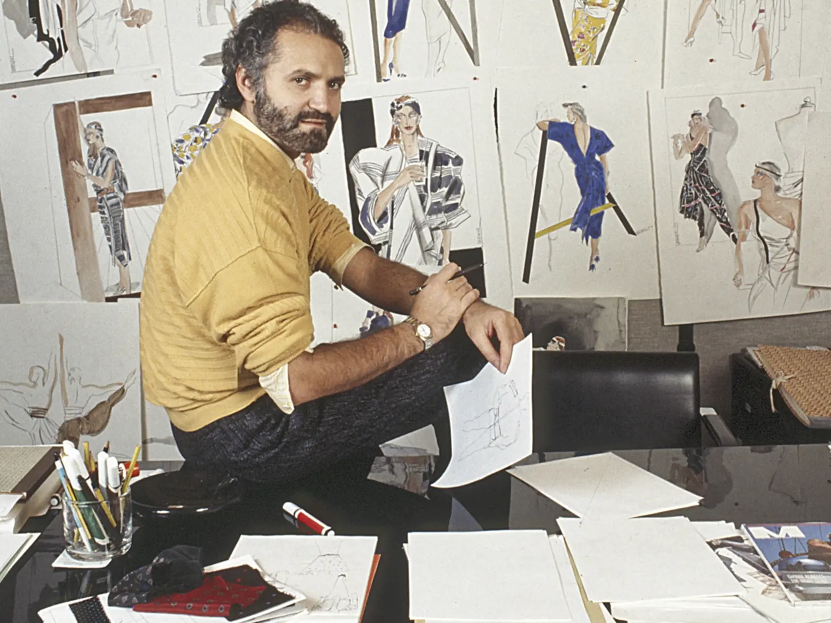 Gianni Versace vo svojom ateliéry.