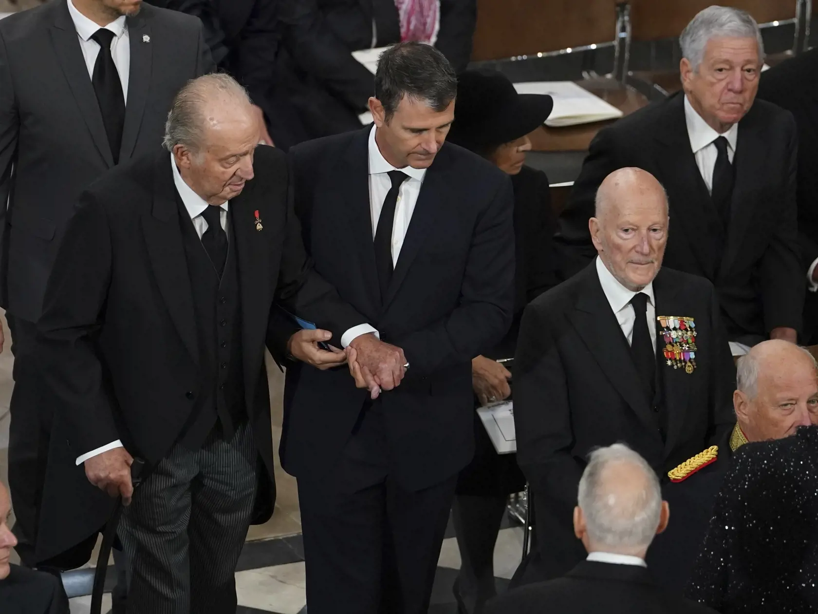 WA 53 Londýn - Bývalý španielsky kráľ Juan Carlos (vľavo) prichádza na štátny pohreb britskej kráľovnej Alžbety II. do Westminsterského opátstva v Londýne v pondelok 19. septembra 2022. FOTO TASR/AP


Former Spanish King Juan Carlos, left, attends the State Funeral of Queen Elizabeth II, held at Westminster Abbey, London, Monday, Sept. 19, 2022. (Gareth Fuller/Pool Photo via AP)