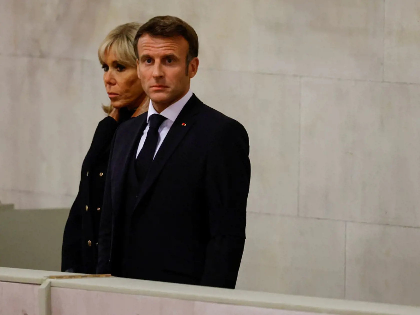 Na pohreb kráľovnej Alžbety II. v Londýne prišli politickí lídri, monarchovia aj zástupcovia diplomatických delegácií z celého sveta. Na fotke Brigitte a Emmanuel Macronovci.