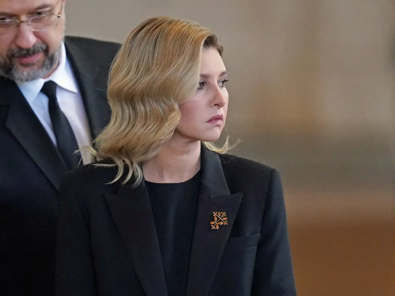 Na pohreb kráľovnej Alžbety II. v Londýne prišli politickí lídri, monarchovia aj zástupcovia diplomatických delegácií z celého sveta. Na snímke manželka ukrajinského prezidenta Zelenského Olena.