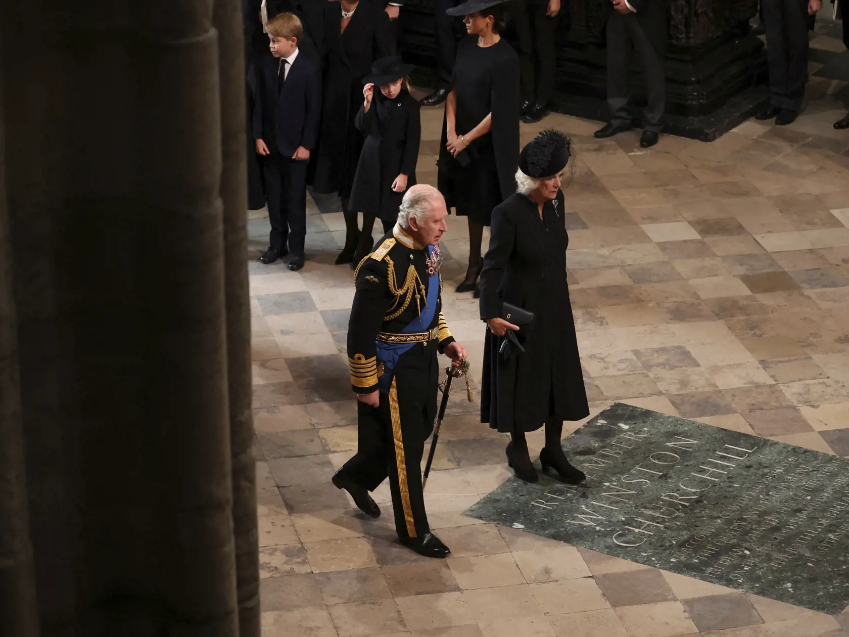 WA 48 Londýn - Britský kráľ Karol III. a kráľovná manželka Kamila prichádzajú na štátny pohreb britskej kráľovnej Alžbety II. do Westminsterského opátstva v Londýne v pondelok 19. septembra 2022. Štátny pohreb panovníčky sa začal v pondelok o 11.00 h (12.00 SELČ). Kráľovná Alžbeta II. zomrela 8. septembra vo veku 96 rokov vo svojom letnom sídle Balmoral v Škótsku. FOTO TASR/AP


Britain's King Charles and Camilla, the Queen Consort, arrive at the Westminster Abbey on the day of Queen Elizabeth I