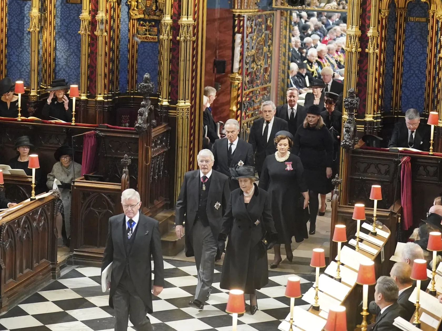 WA 44 Londýn - Bývalí britskí premiéri Johm Major a manželka Norma Majorová, Tony Blair a manželka Cherie Blairová, Gordon Brown a manželka Sarah Brownová, David Cameron a manželka Samantha Cameronová prichádzajú na štátny pohreb britskej kráľovnej Alžbety II. do Westminsterského opátstva v Londýne v pondelok 19. septembra 2022. FOTO TASR/AP


Former British prime ministers John Major and his wife Norma Major, Tony Blair and his wife Cherie Blair, Gordon Brown and his wife Sarah Brown, David Cam