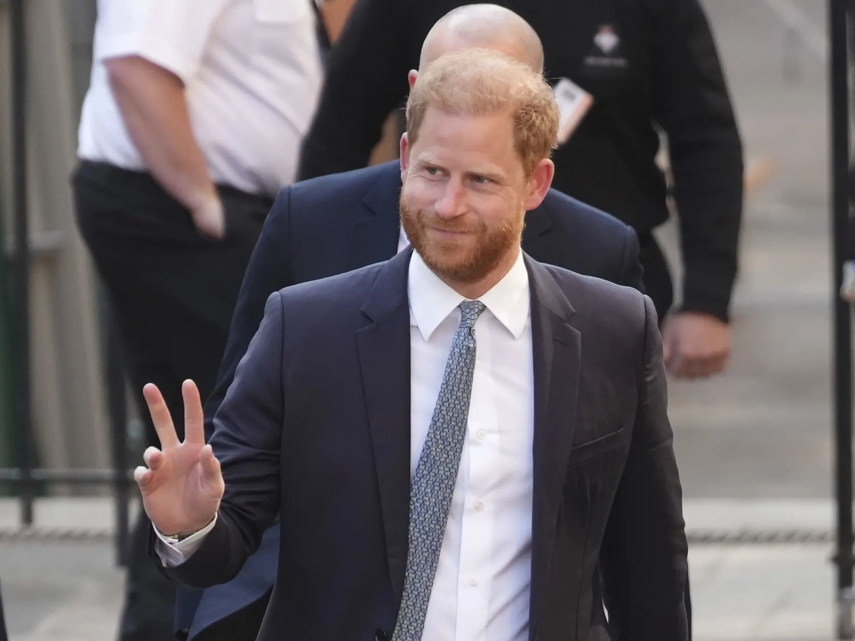 WA 5 Londýn - Britský princ Harry prichádza na súdne pojednávanie na Kráľovský súdny dvor v Londýne v utorok 8. apríla 2025. Ide o prípad rozhodnutia vlády, ktoré ho zbavilo práva na ochranu hradenú z verejných zdrojov. Vláda o tom rozhodla vo februári 2020 po tom, ako sa Harry vzdal kráľovských povinností, píše TASR podľa správy agentúry Reuters. Mladší syn britského kráľa Karola III. sa snaží zvrátiť rozhodnutie ministerstva vnútra, podľa ktorého počas pobytu v Británii nebude automaticky dostávať policajnú ochranu. Rozhodnutiu predchádzal spor medzi kráľovskou rodinou a Harrym s manželkou Meghan, ktorí sa vzdali kráľovských povinností a presťahovali sa do Kanady a následne do Spojených štátov. FOTO TASR/AP 


Prince Harry arrives at the Royal Courts of Justice, central London, England, Tuesday, April 8, 2025. (Jonathan Brady/PA via AP)